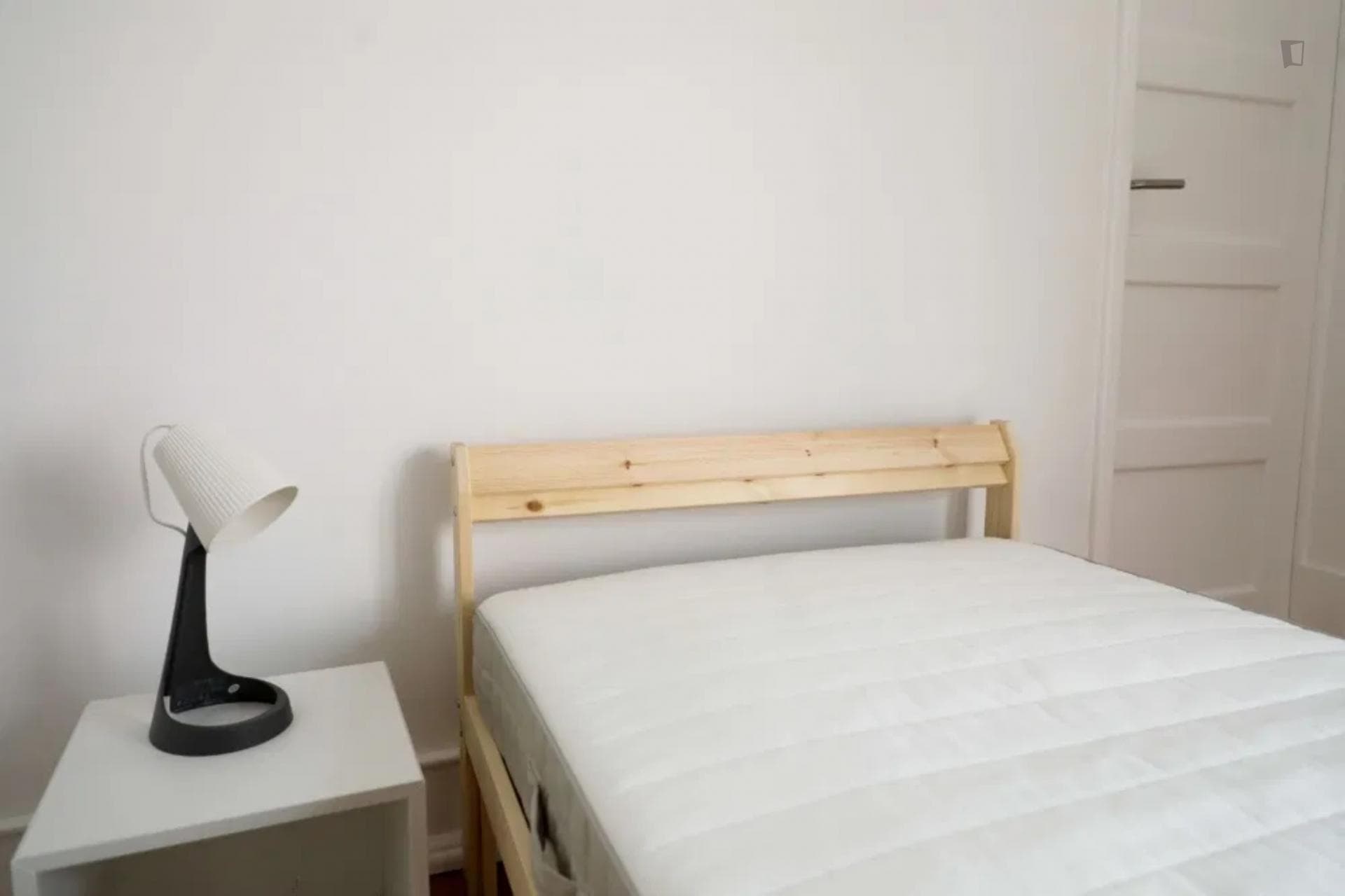 Comfortable single bedroom in Olaias photo 1
