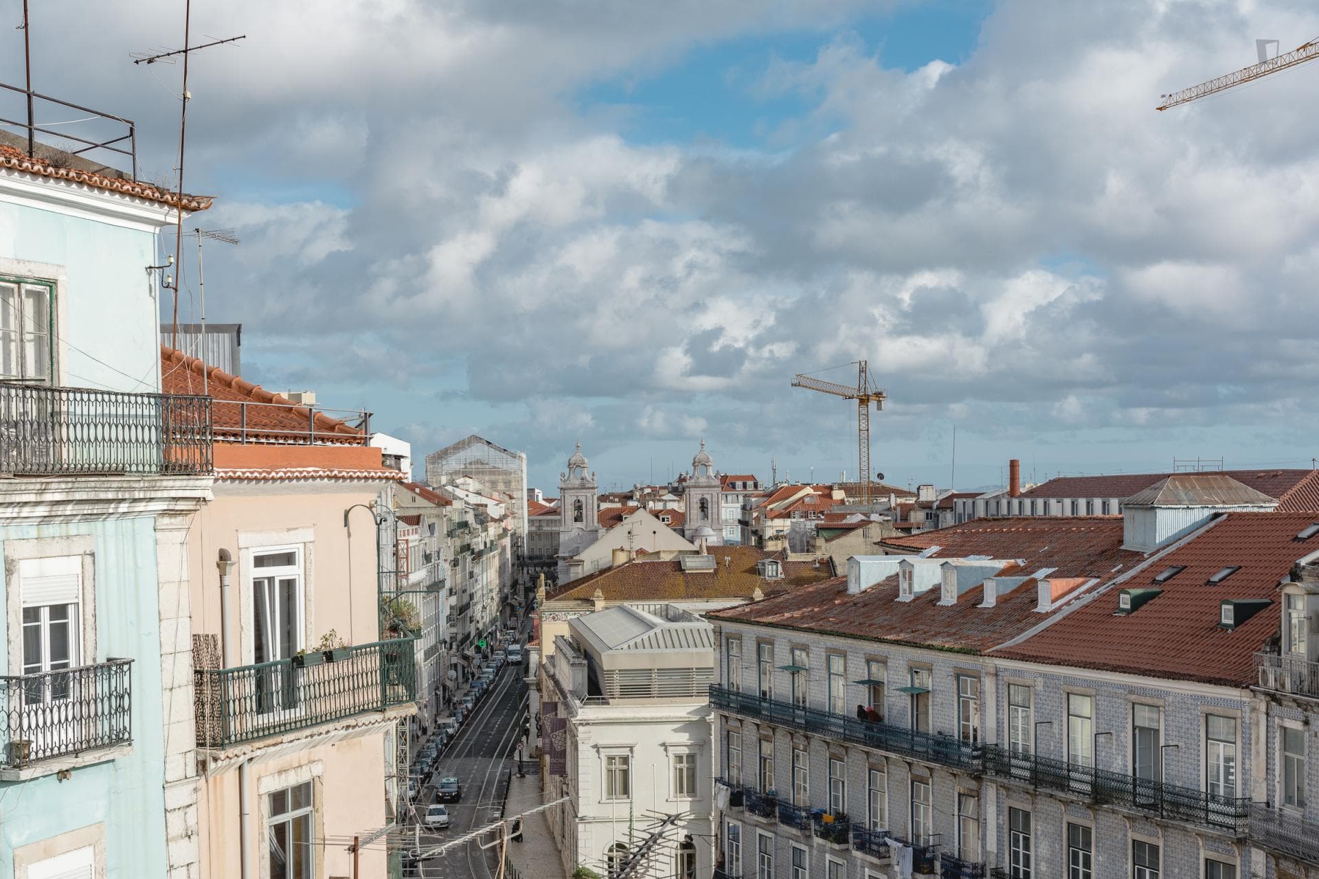 Remarkable 1-bedroom apartment with air conditioning close to classical Cais do Sodré metro station photo 1
