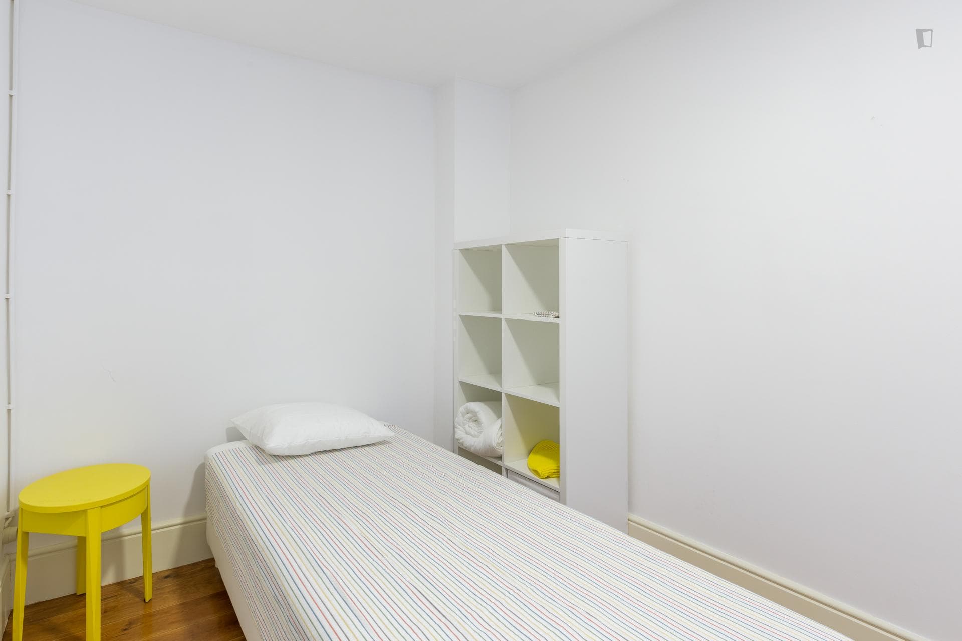 Inviting single ensuite bedroom near the Heroísmo metro photo 1