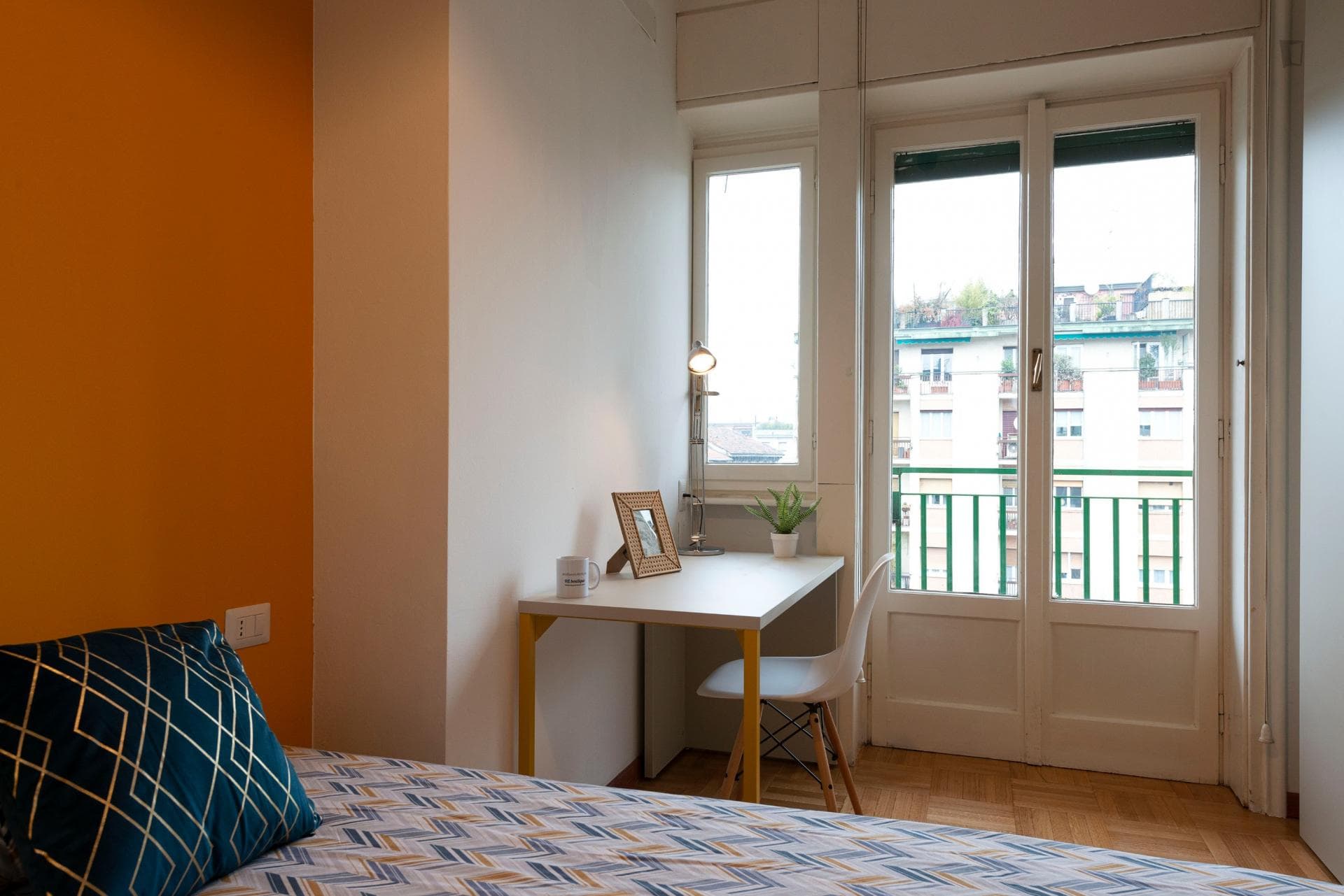 Cozy Bright Room with AC and Balcony close to Bocconi photo 1