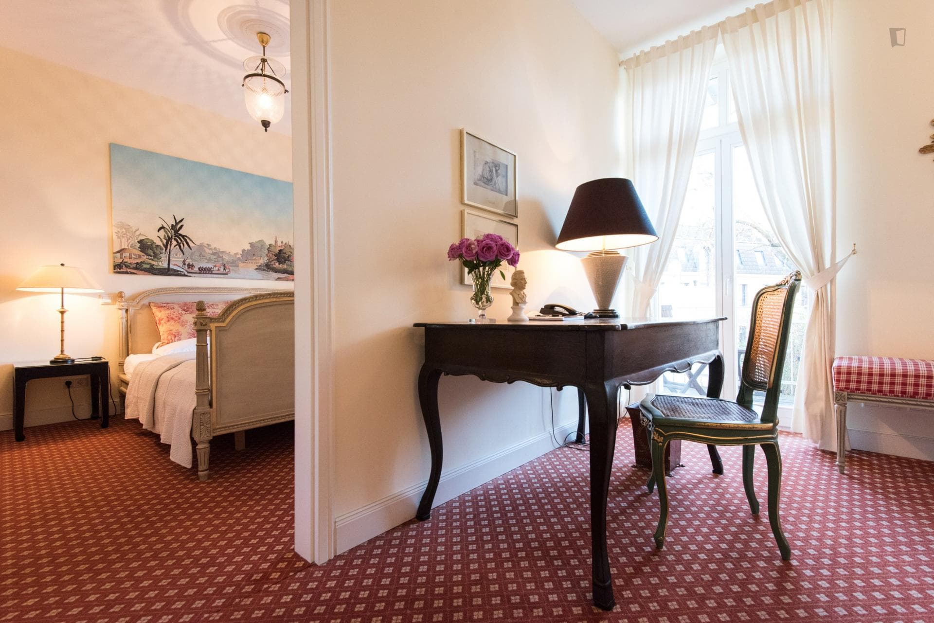 Elegant 1-bedroom apartment with balcony and garden view in Westend-Süd photo 1