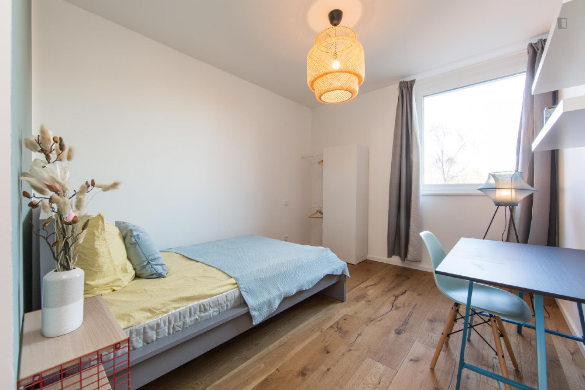 Double bedroom, with balcony, in 4-bedroom apartment photo 1