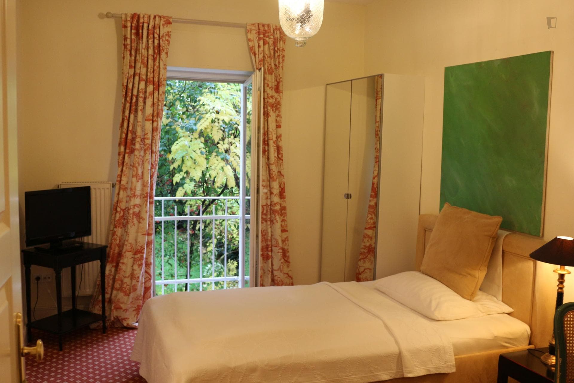 Quiet Studio Apartment with garden view photo 1