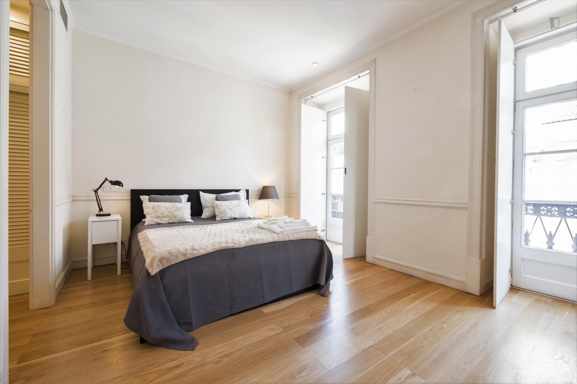 Spacious 1 bedroom apartment in Chiado photo 1