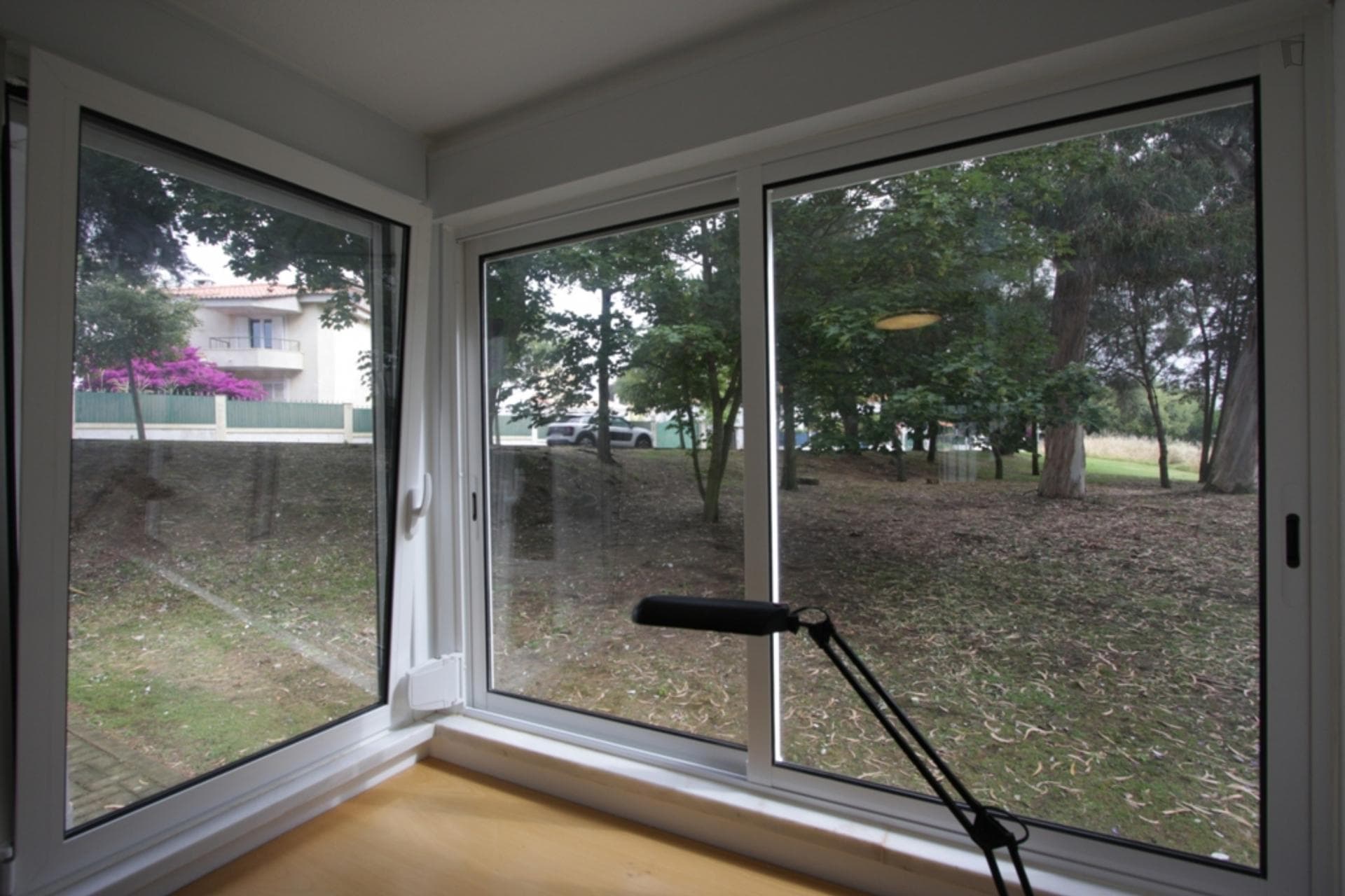 Panoramic window private room 5 minutes from Nova SBE. photo 1