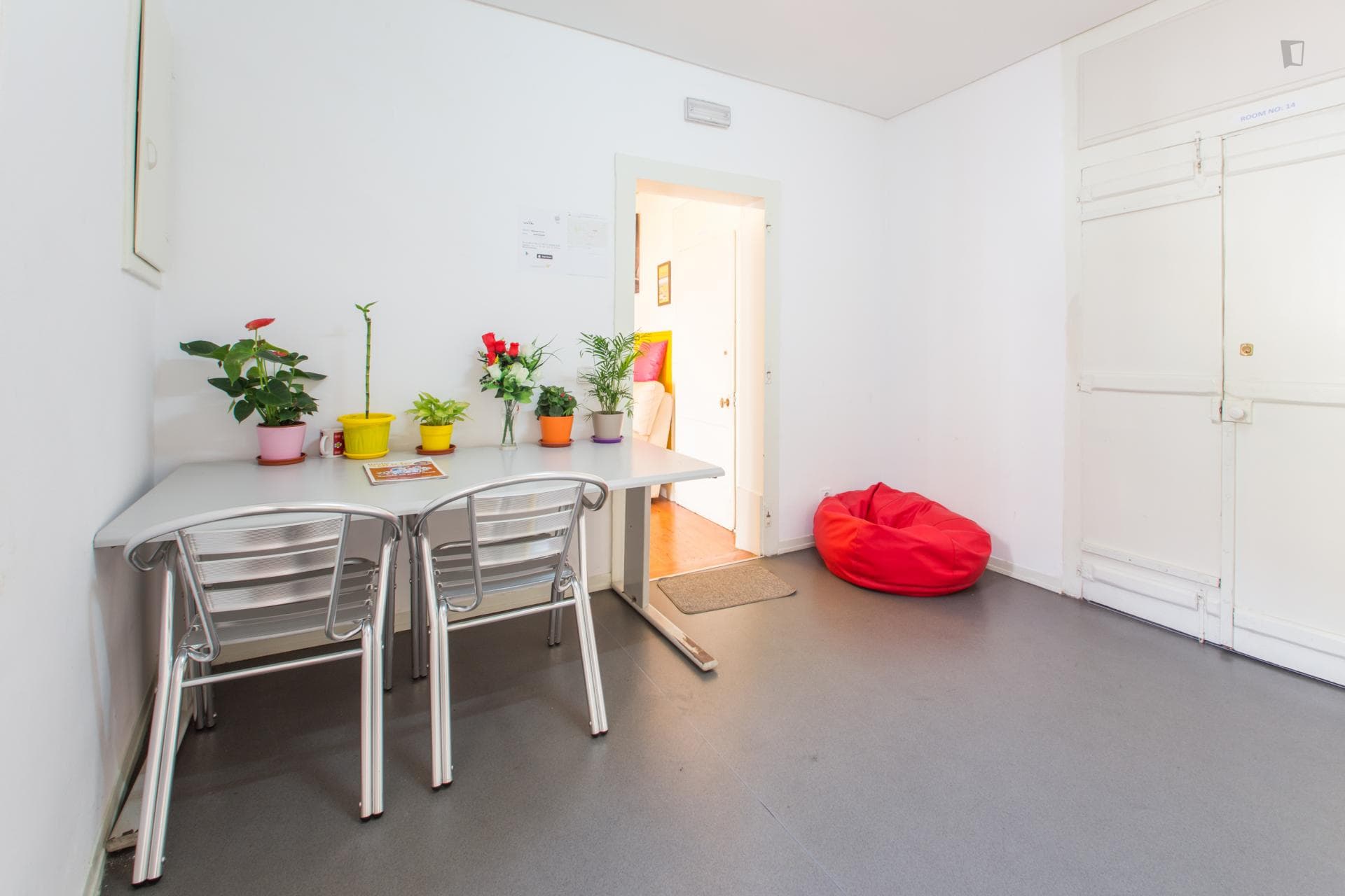 Spacious double bedroom close to Martim Moniz metro station photo 1
