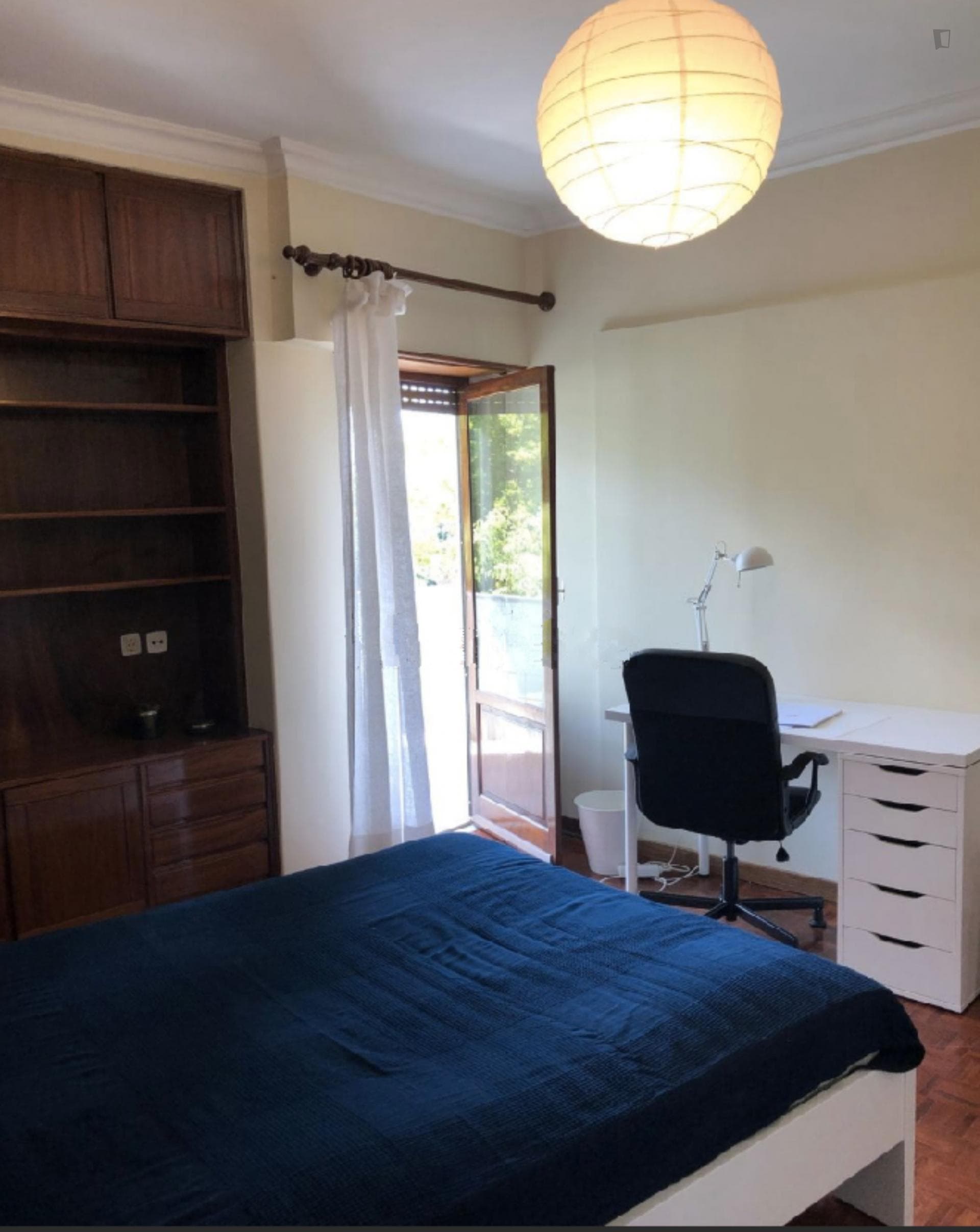 Spacious double bedroom with balcony in Carcavelos photo 1