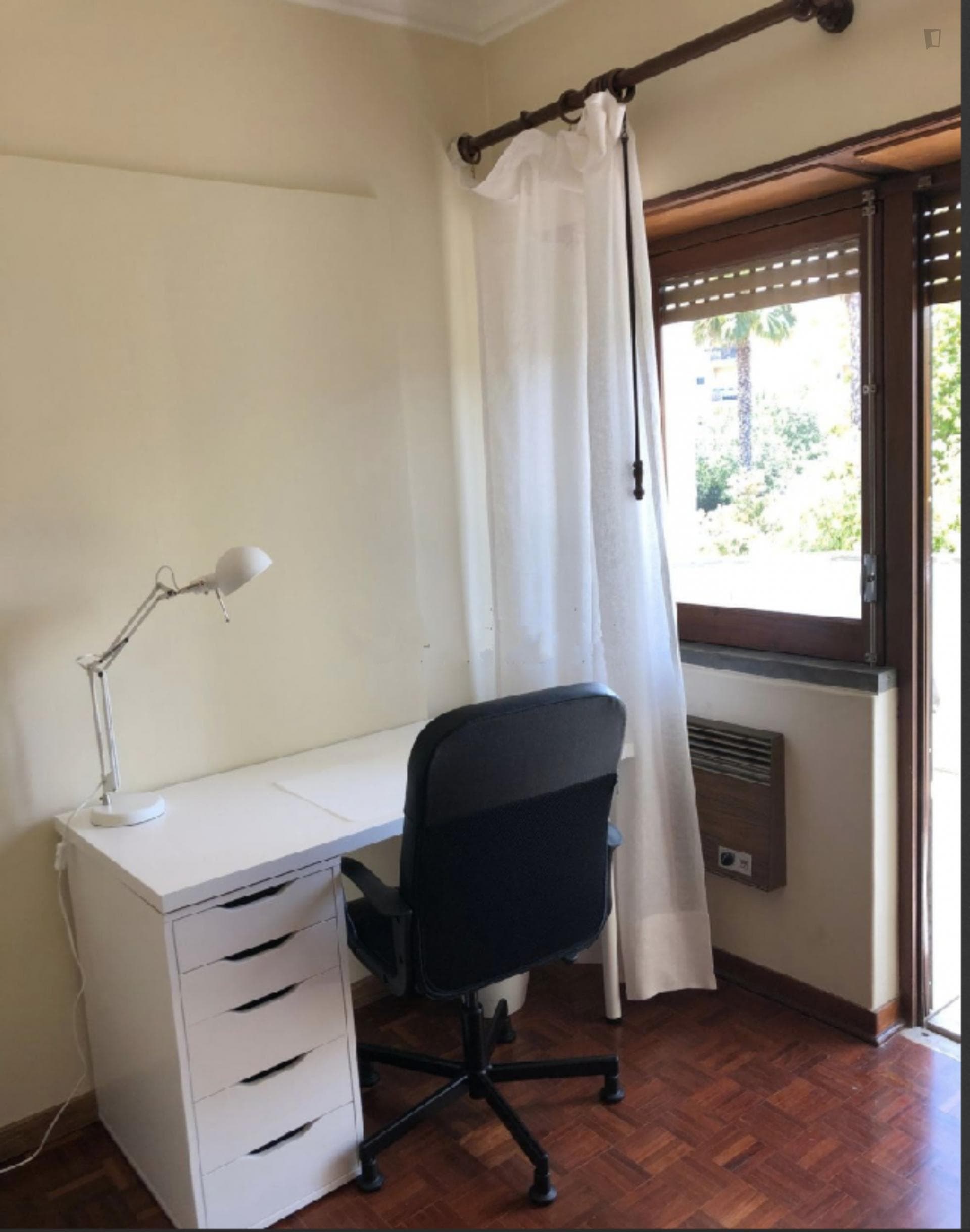 Large double bedroom with balcony in Carcavelos photo 1