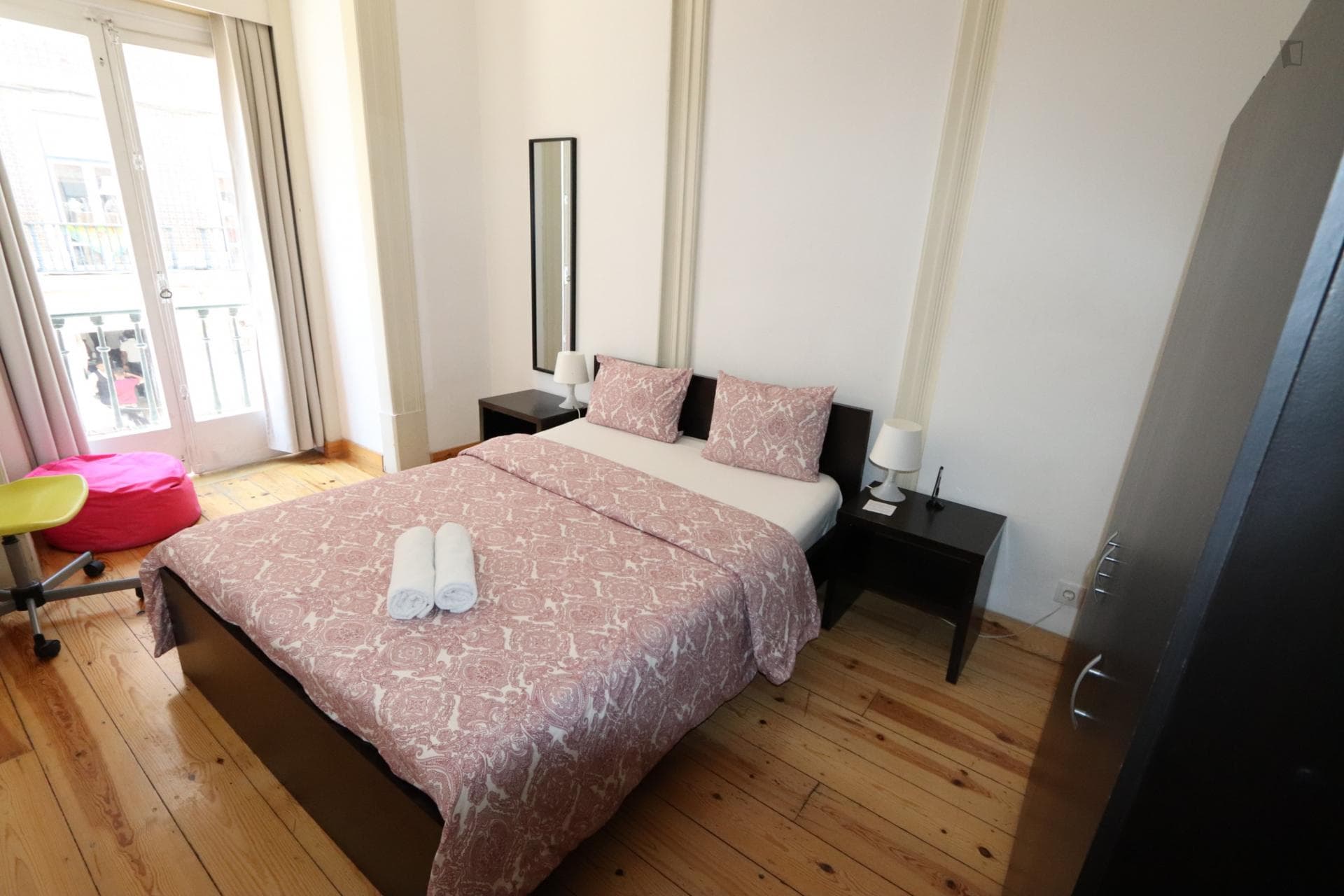 Welcoming double bedroom in the heart of Lisbon photo 1