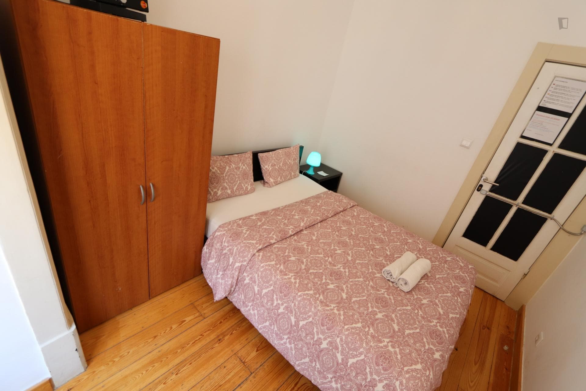 Friendly double bedroom in in the heart of Lisbon photo 1