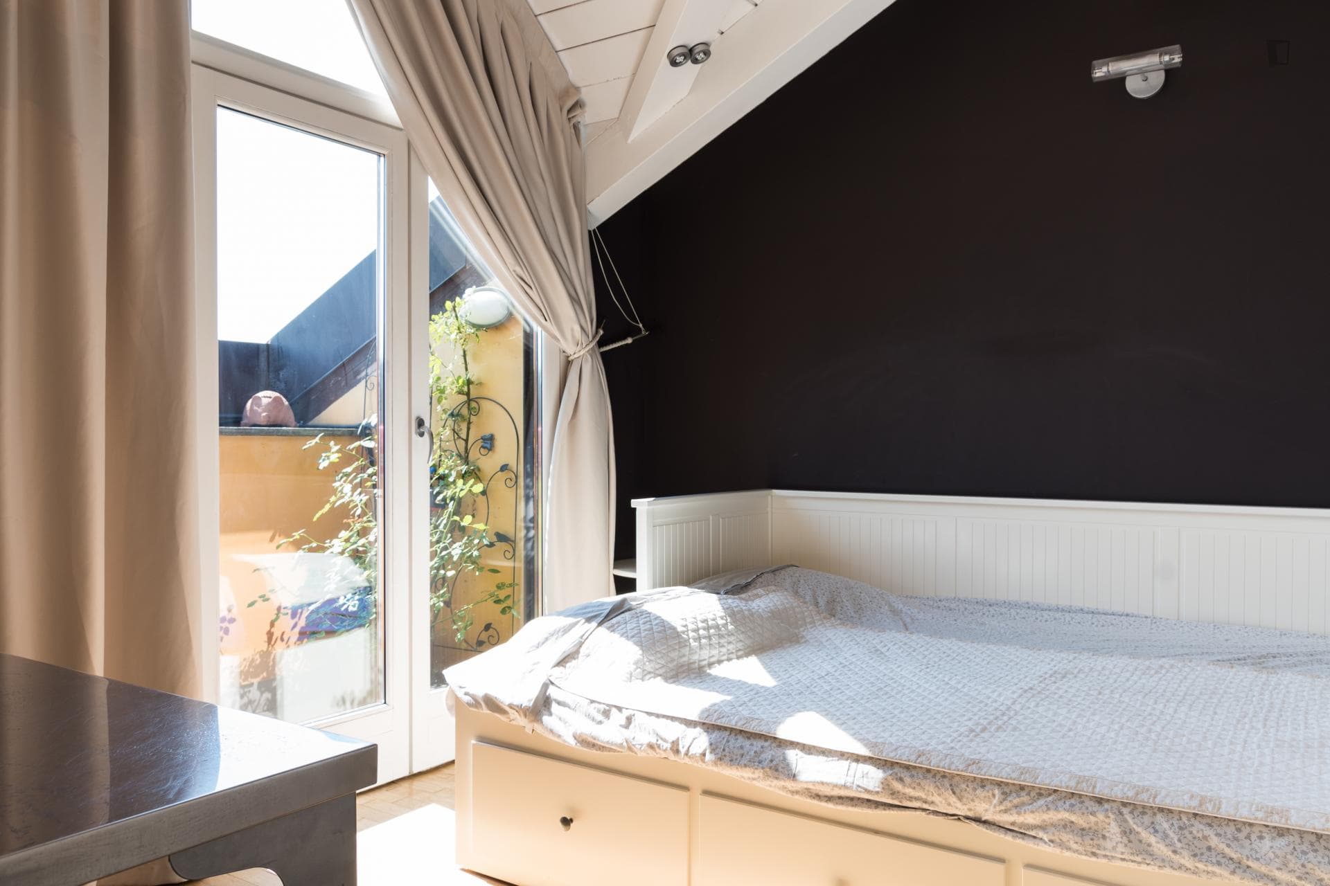 Cool single bedroom close to Bocconi photo 1