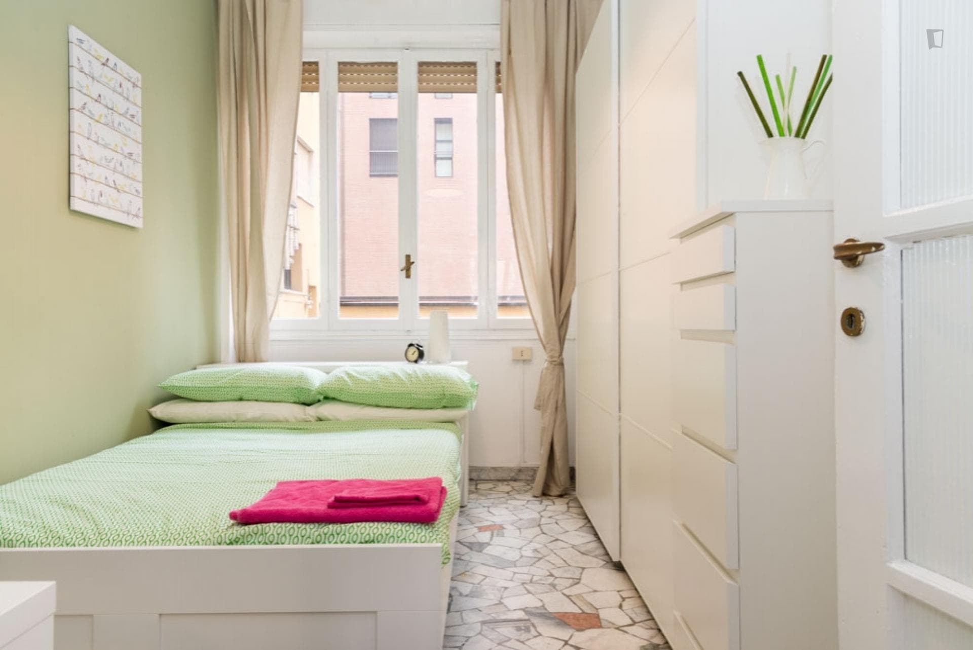 Chic double bedroom in a 3-bedroom apartment near Sondrio metro station photo 1