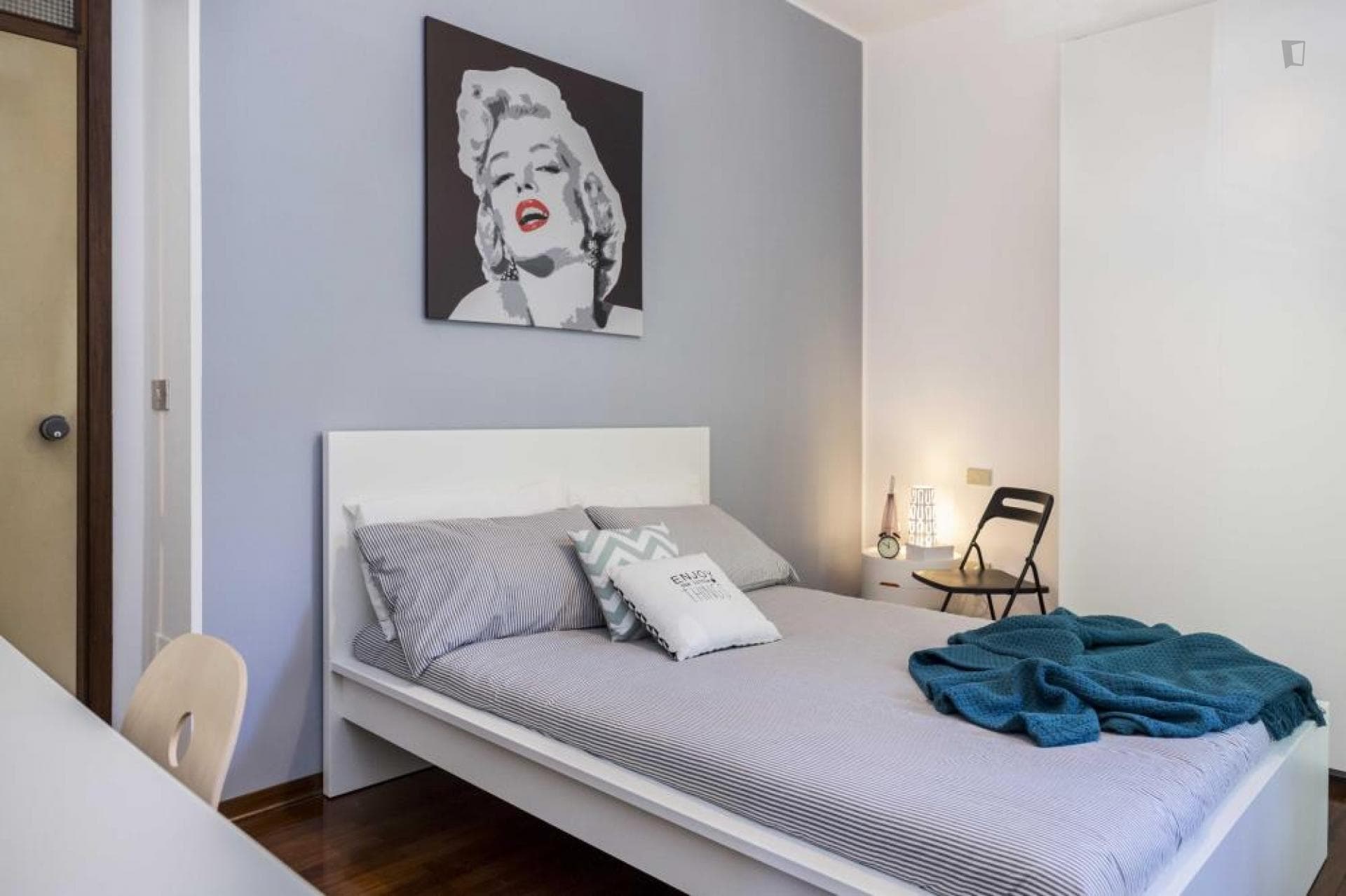 Cool double bedroom in a 5-bedroom apartment near De Angeli metro station photo 1