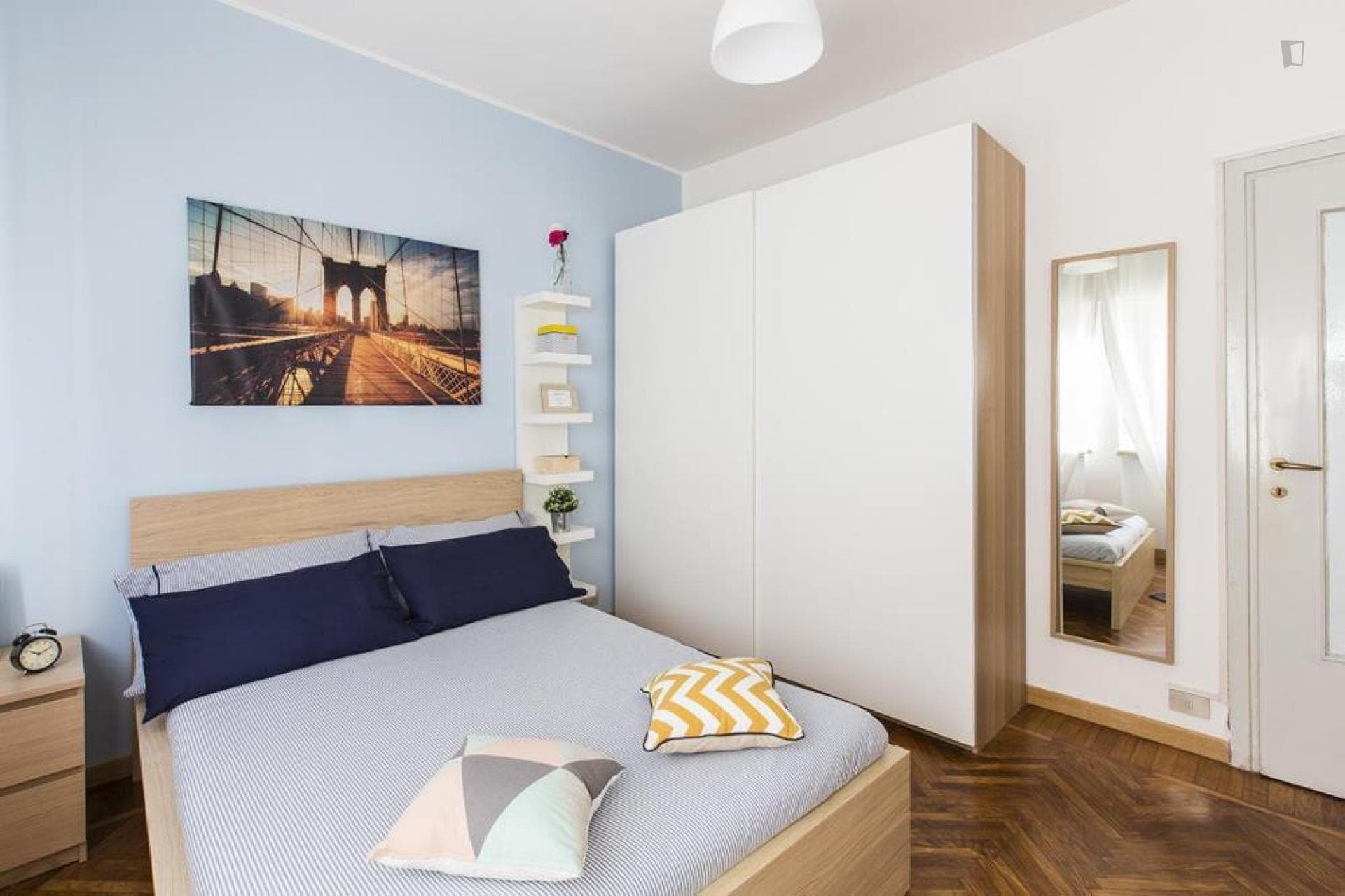 Homely double bedroom in a 3-bedroom apartment near Gambara metro station photo 1