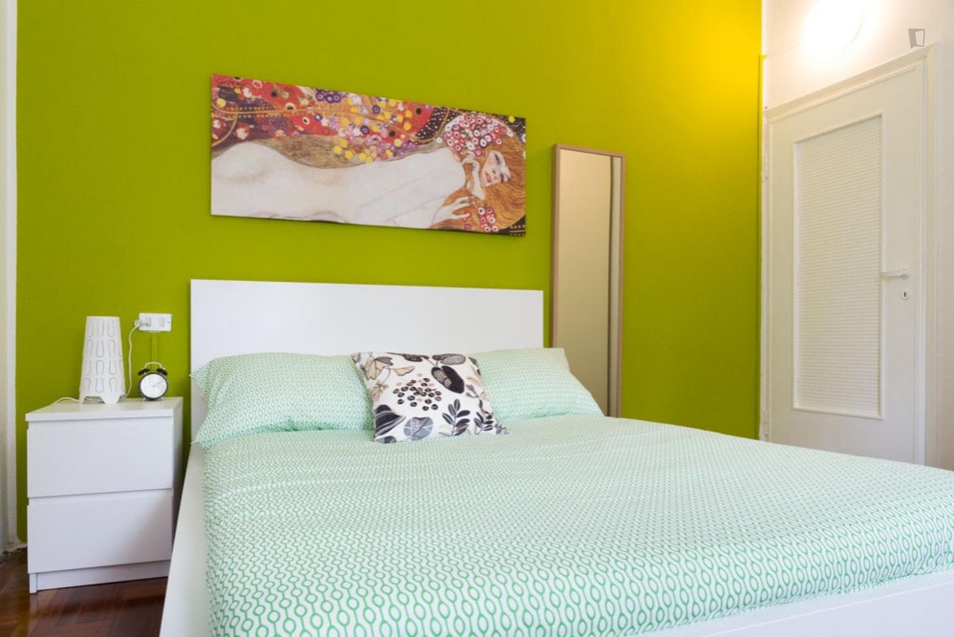 Cute double bedroom in a 5-bedroom apartment near Istria metro station photo 1
