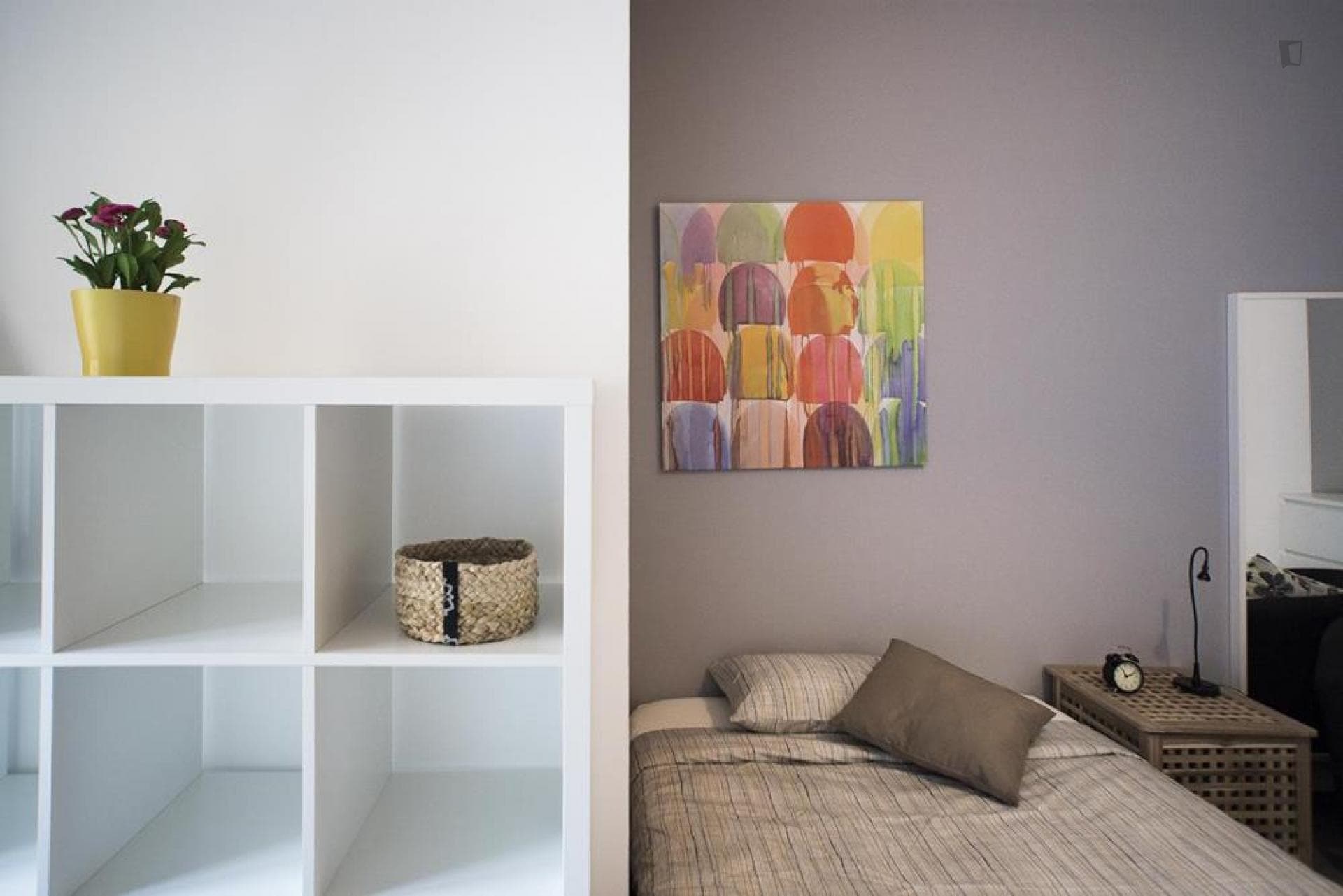 Homely double bedroom near Zara metro station photo 1