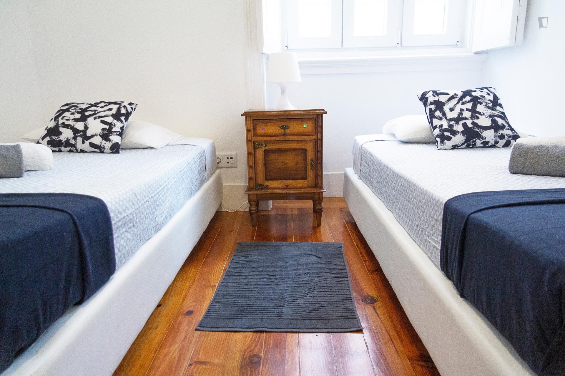 Quarto Twin - Campolide/Amoreiras photo 1