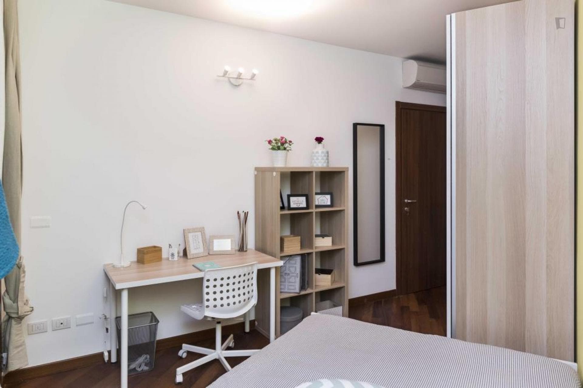 Cool double bedroom near Corvetto metro station photo 1