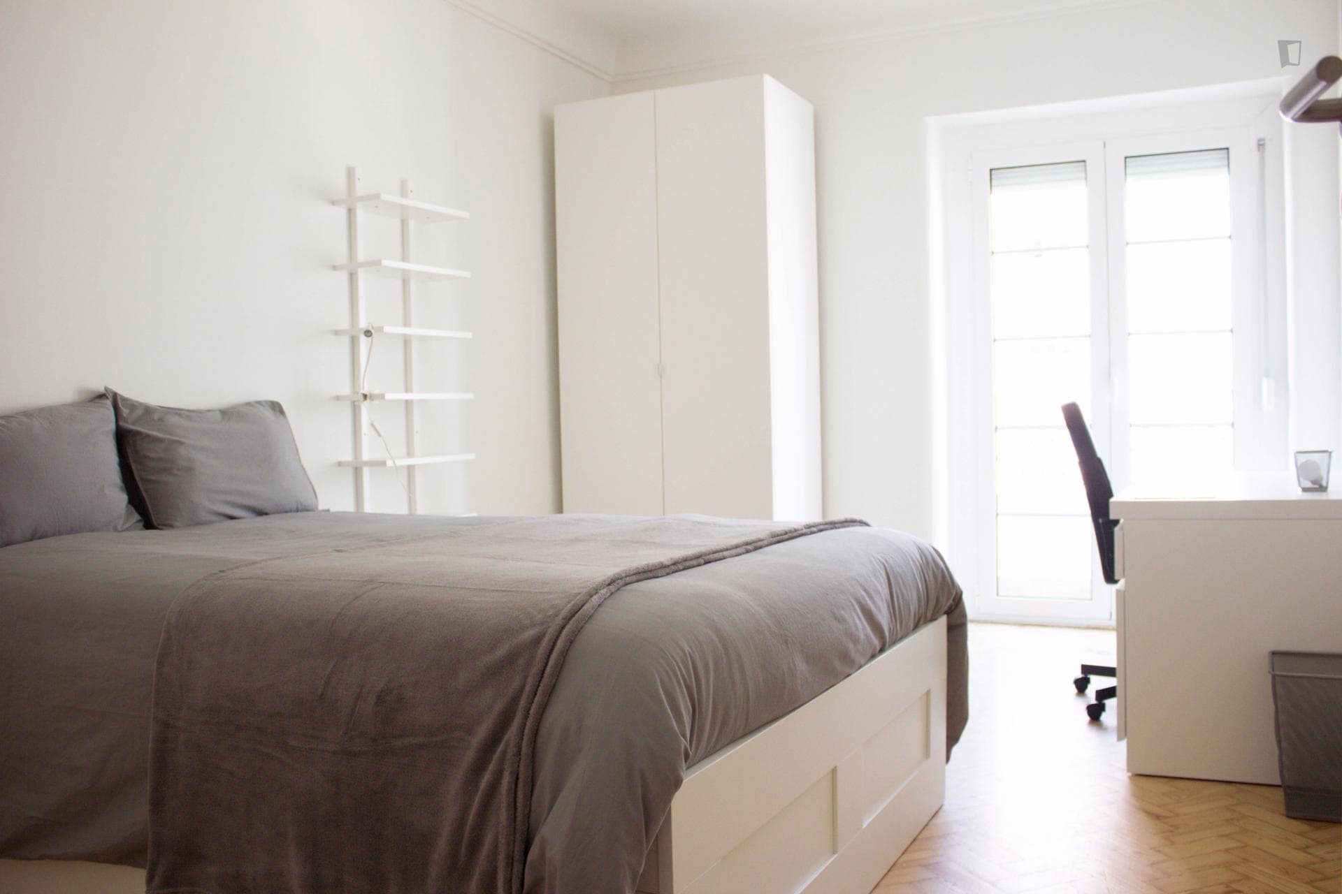 Comfortable double bedroom in Roma-Areeiro photo 1