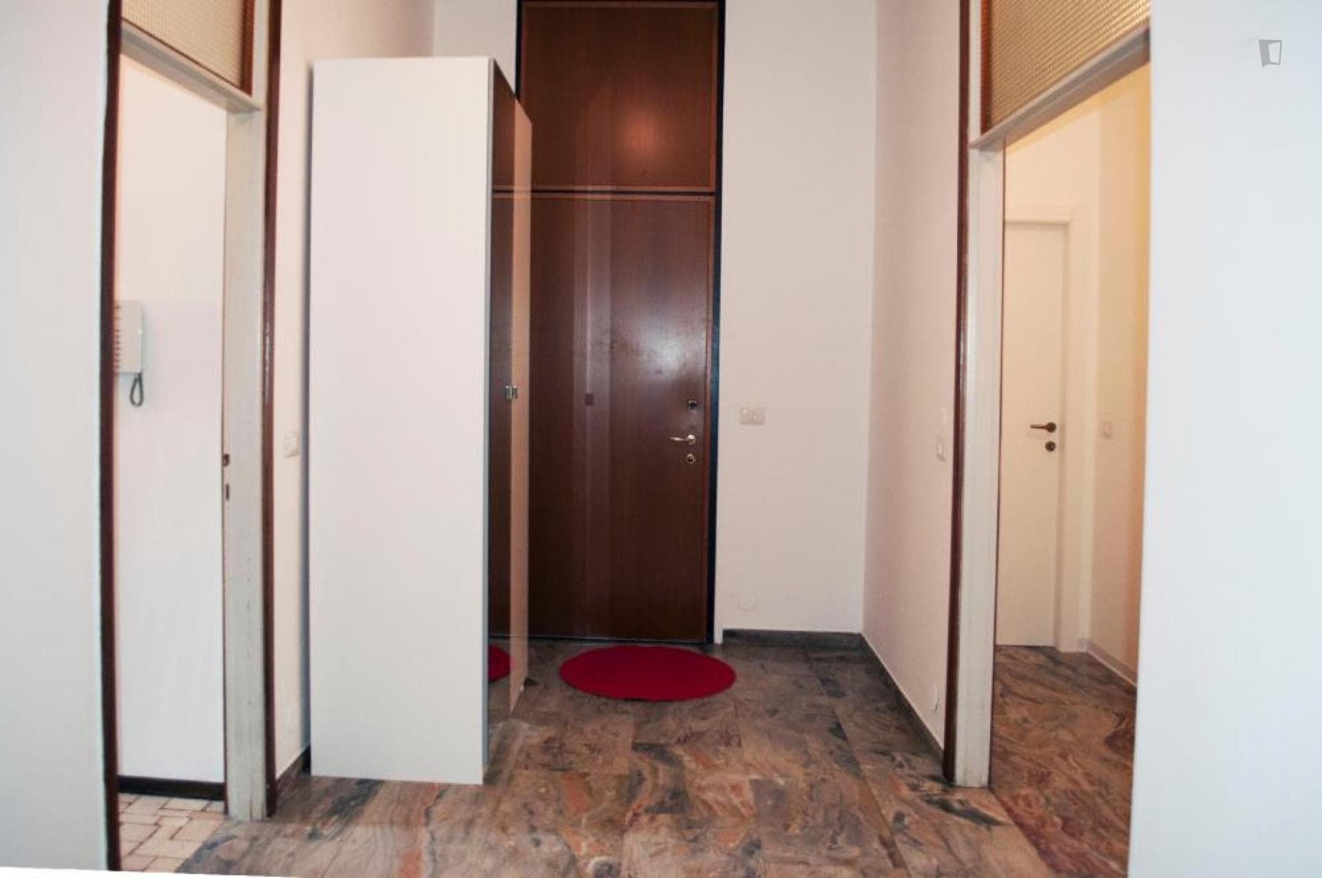 Comfy double bedroom near Crocetta metro station photo 1