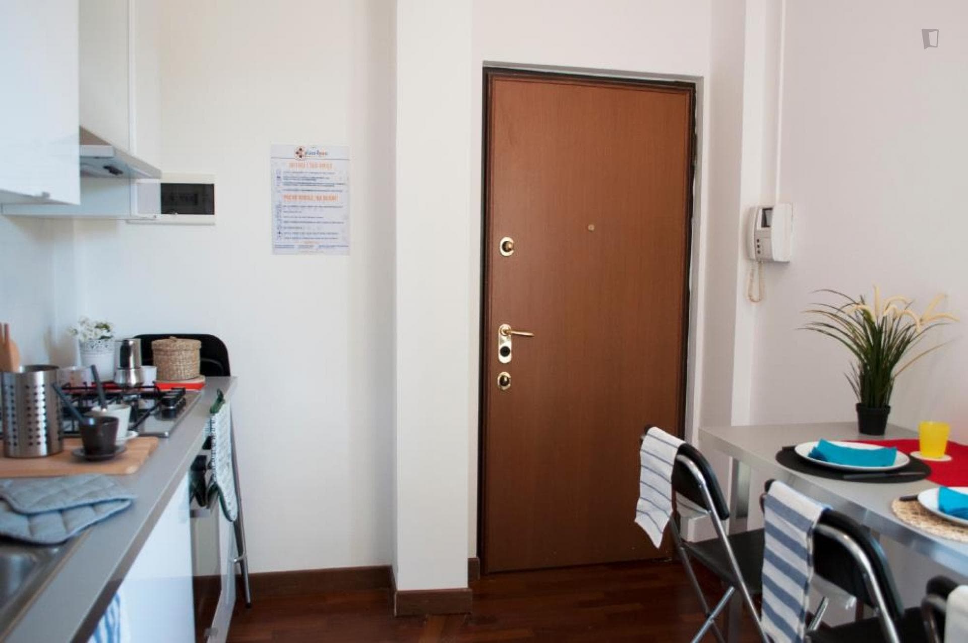Snug single bedroom near Pagano metro station photo 1