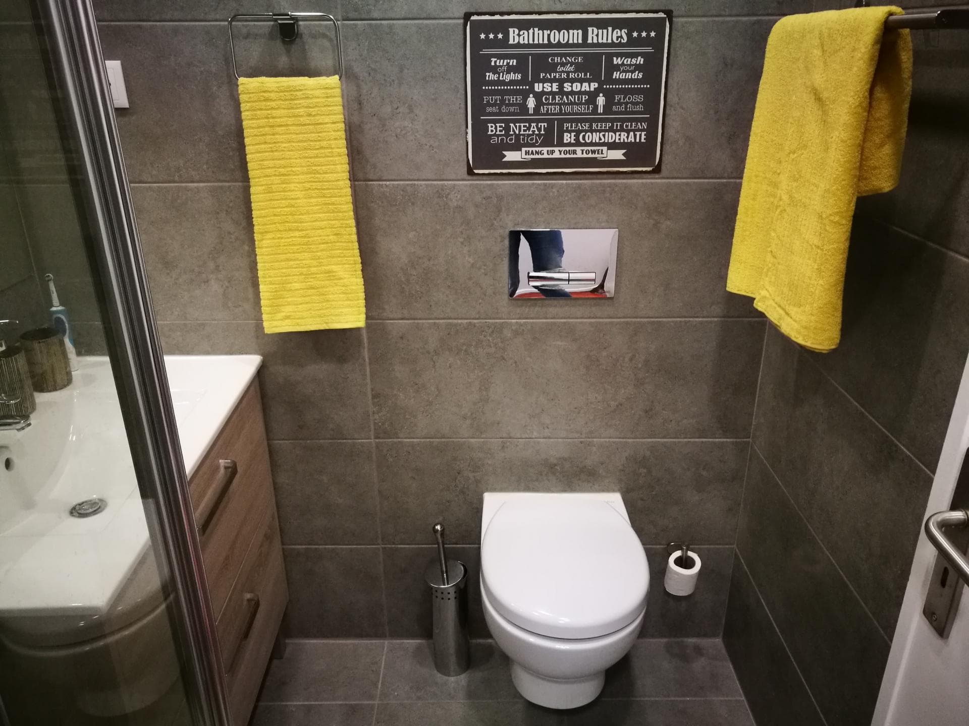 Double bedroom, with private bathroom photo 1