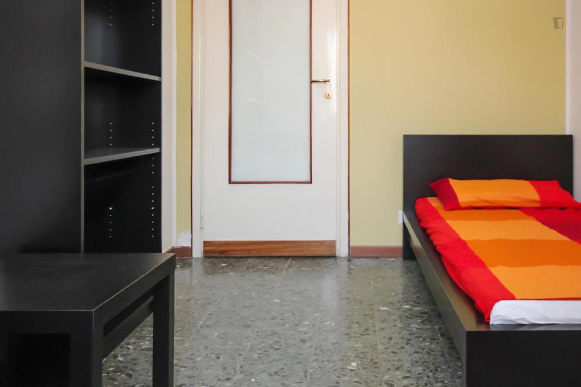 Cozy single bedroom in a 4-bedroom apartment near Parco Don Luigi Giussani photo 1