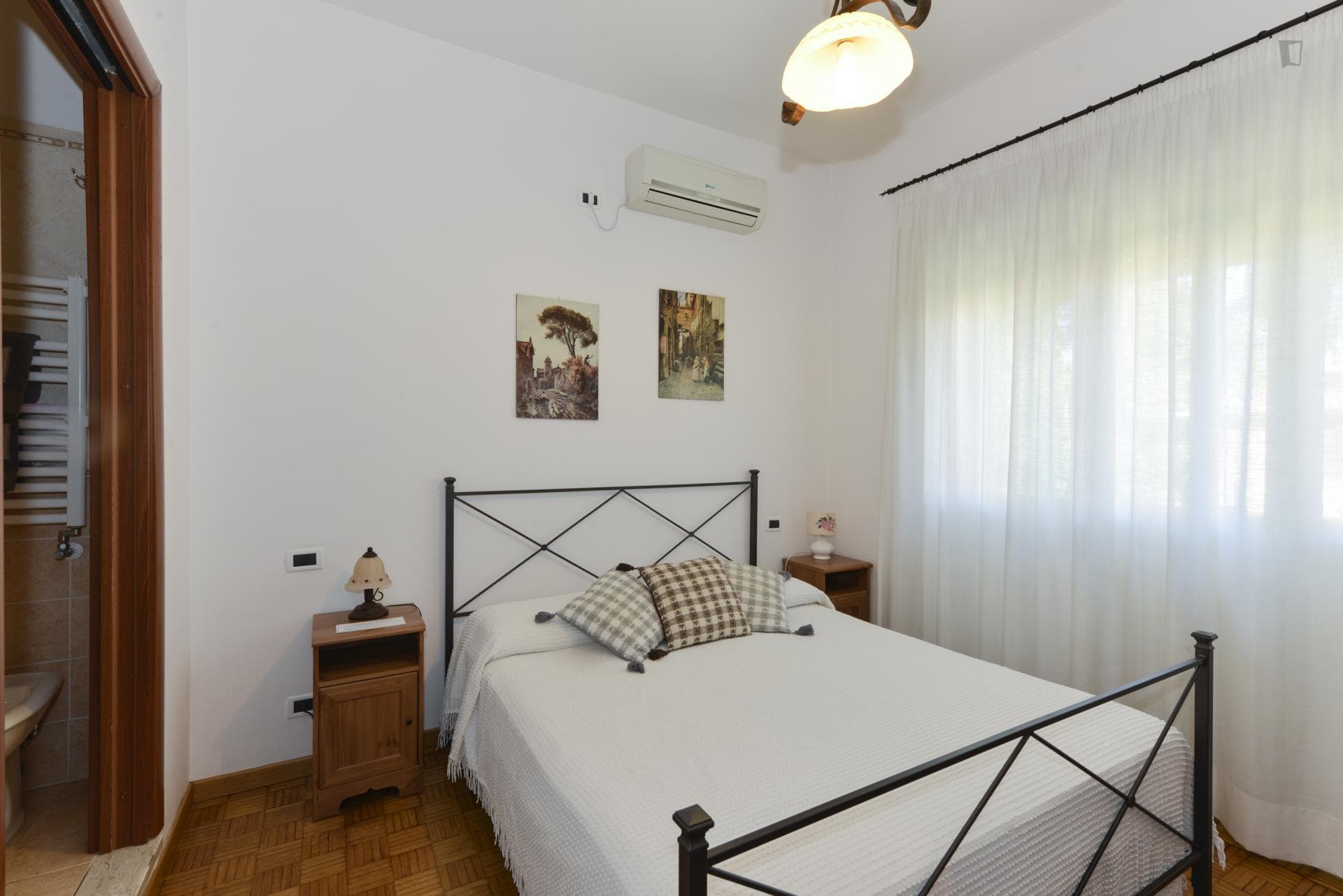 Enchanting double ensuite bedroom in Gianicolense photo 1