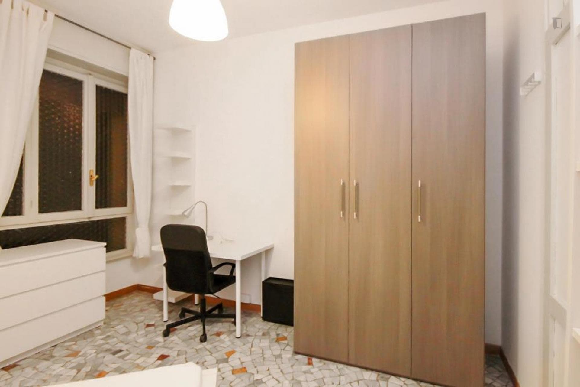 Lovely double bedroom in a 4-bedroom apartment near Lambrate FS metro station photo 1