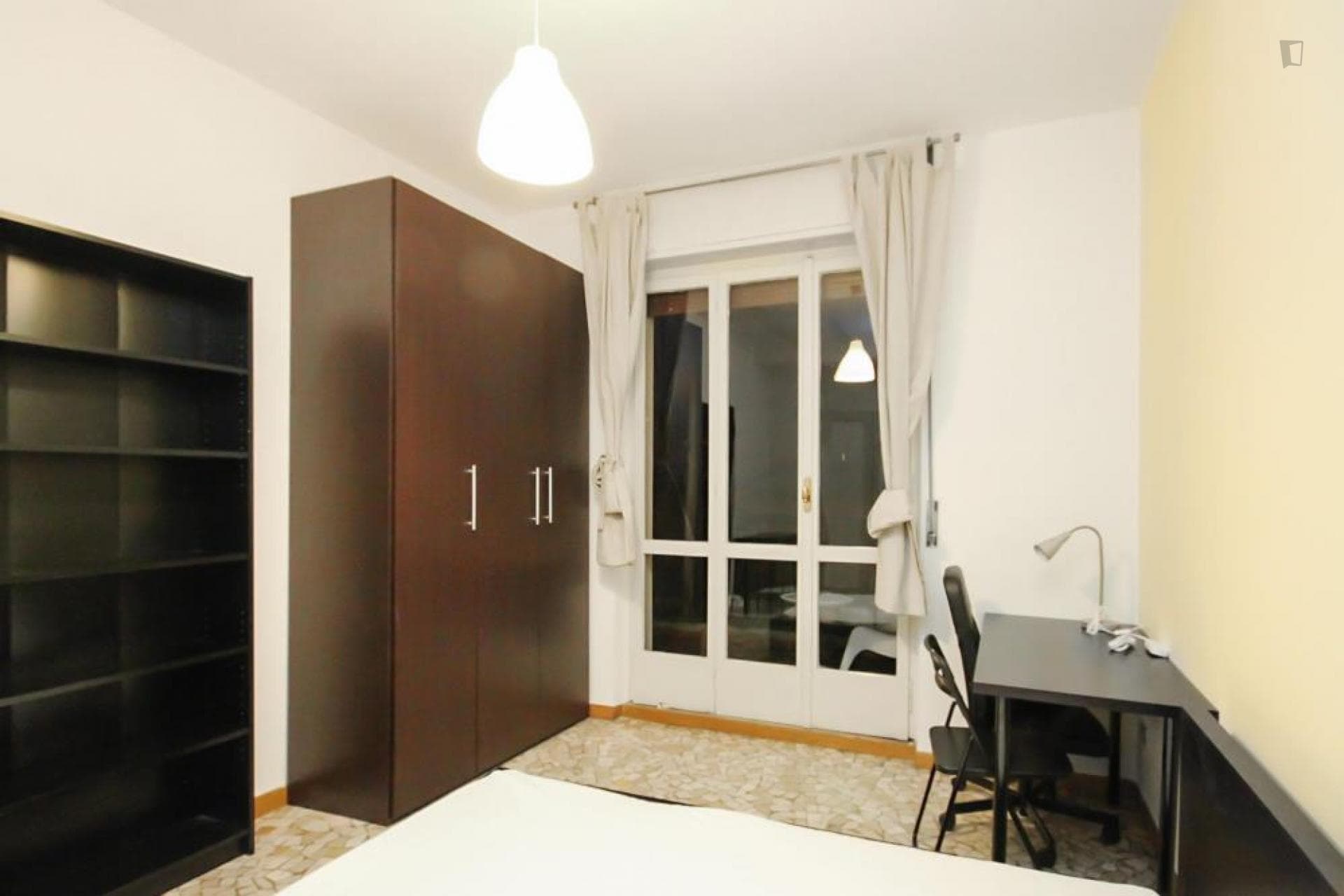 Cool double bedroom in a 4-bedroom apartment near Lambrate FS metro station photo 1