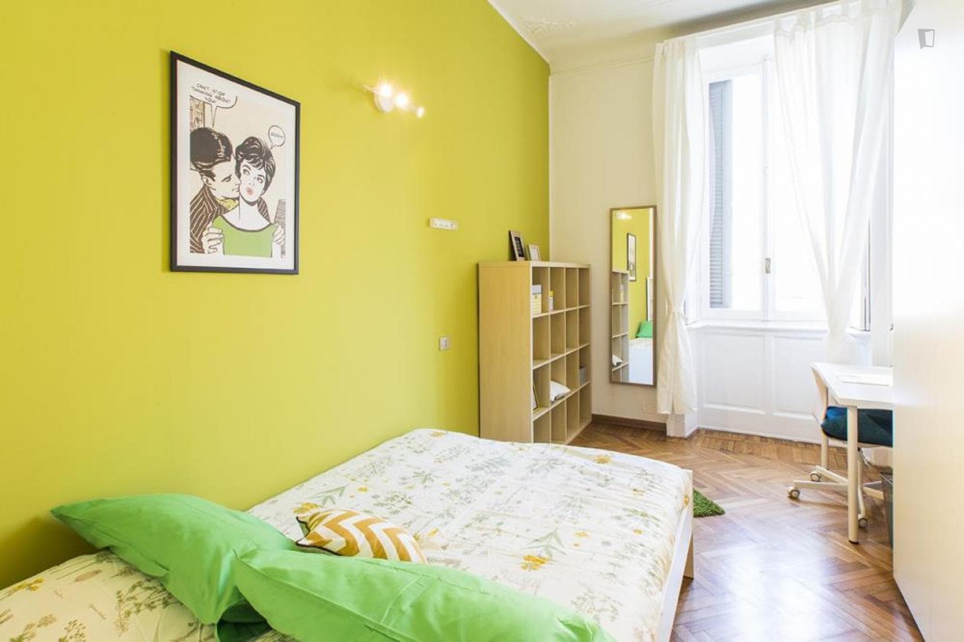 Cozy double bedroom near Loreto M1-M2 metro station photo 1