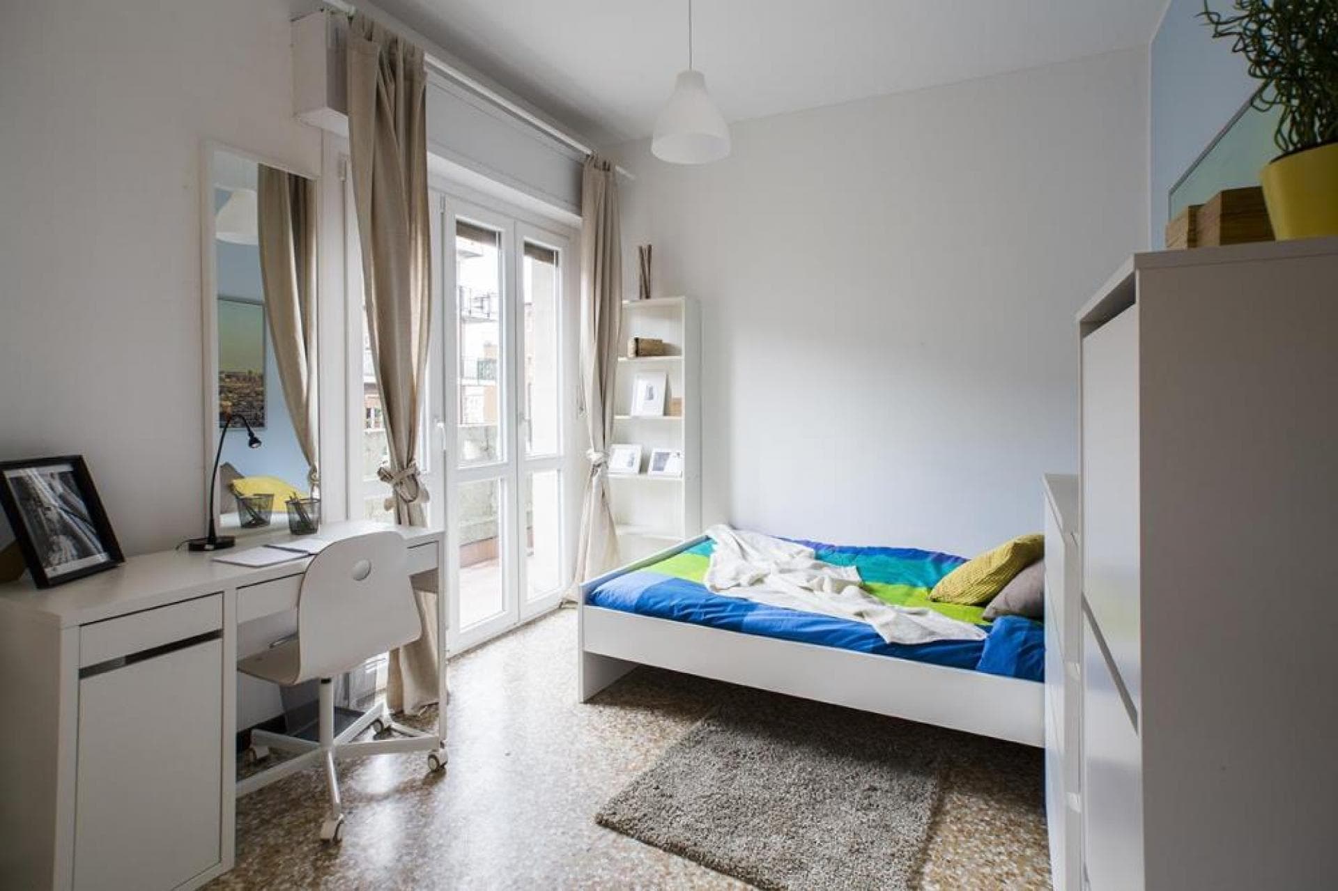 Snug double bedroom in a 5-bedroom apartment near Parco Monte Stella photo 1