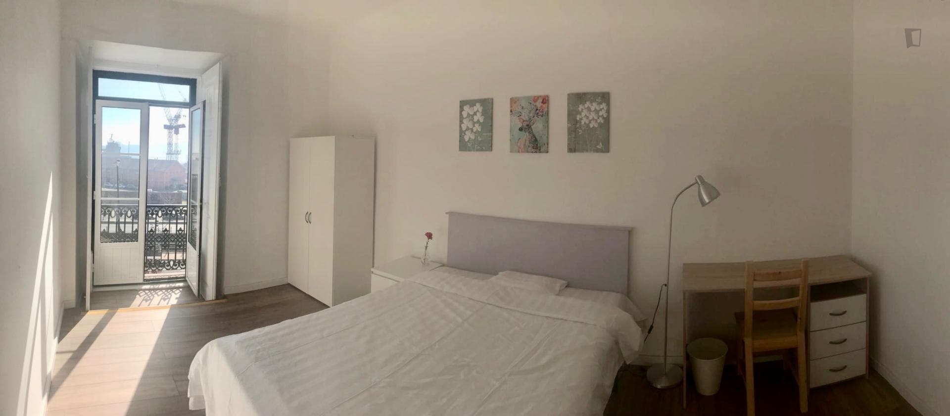 Pleasant double bedroom in typical Santos neighbourhood photo 1