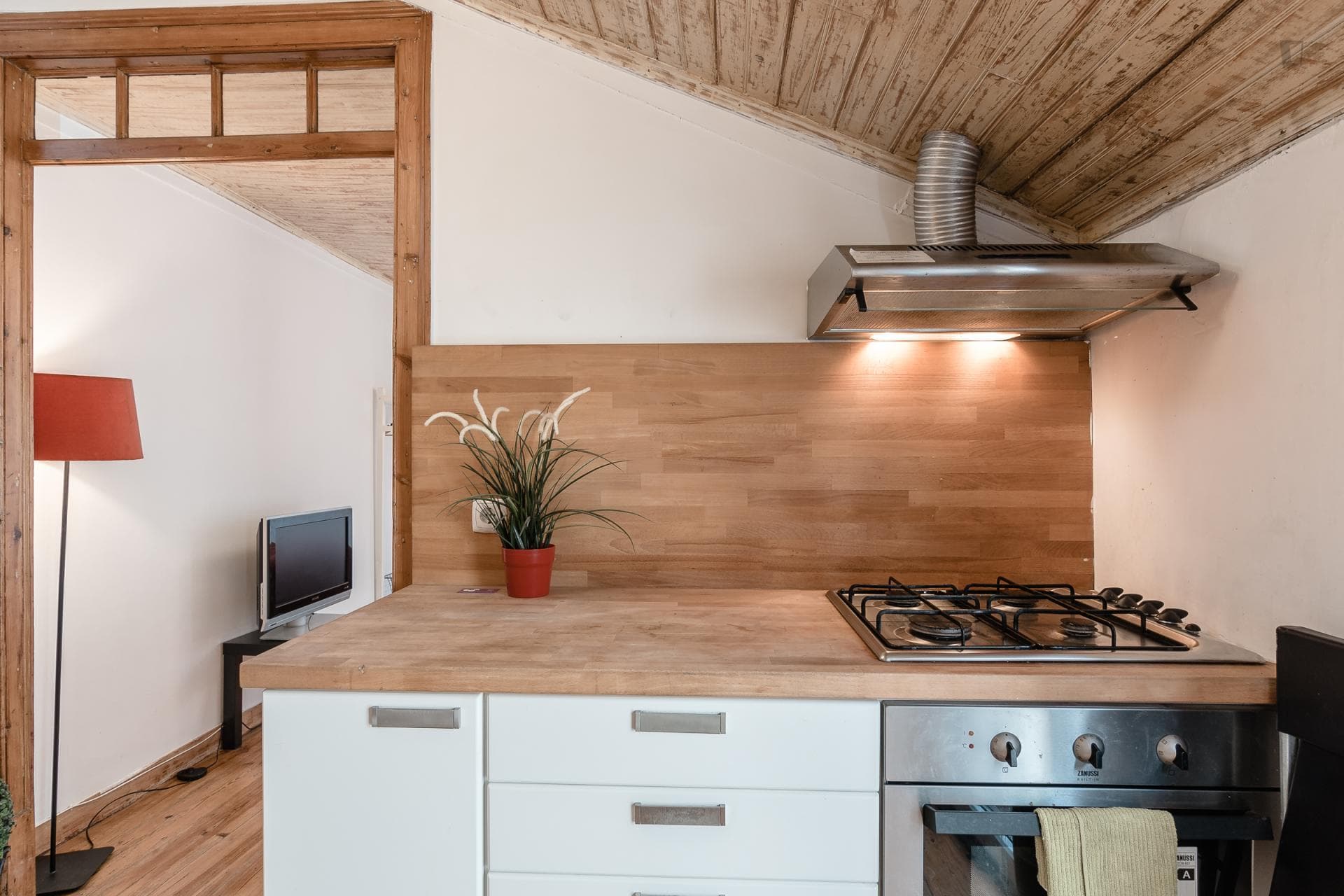 Great-looking studio in Santa apolónia, next to the metro photo 1