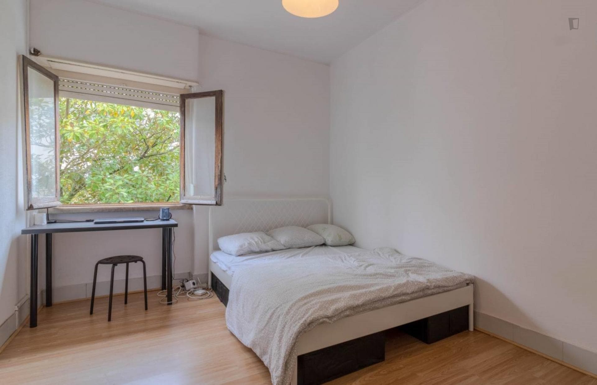 Enjoyable double bedroom in Estrela photo 1