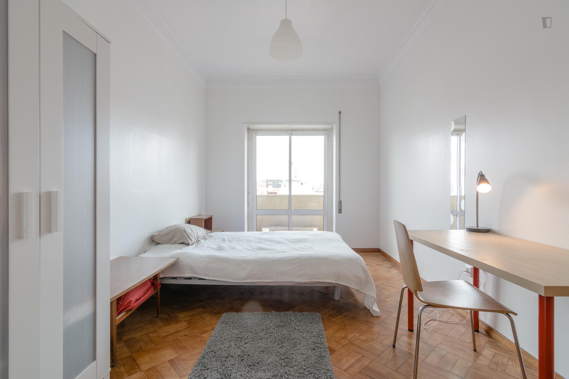 Double bedroom in a 7-bedroom flat in Saldanha photo 1