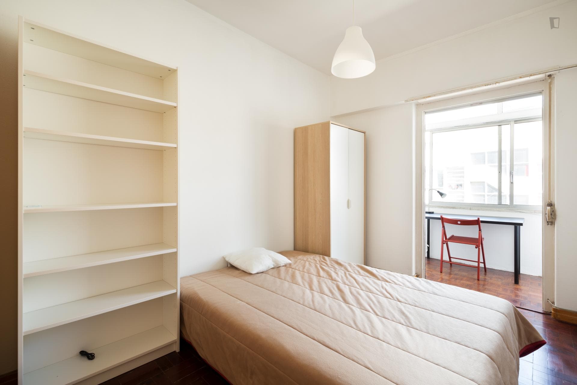 Homely double bedroom in a residence in Alcântara photo 1