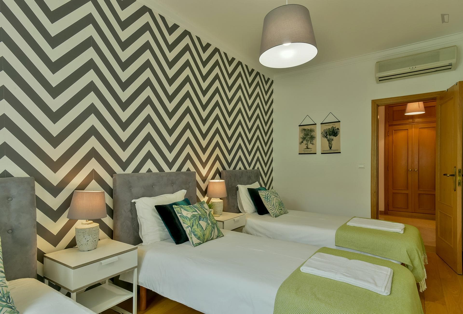Cozy 3-bedroom apartment near Anjos metro station photo 1