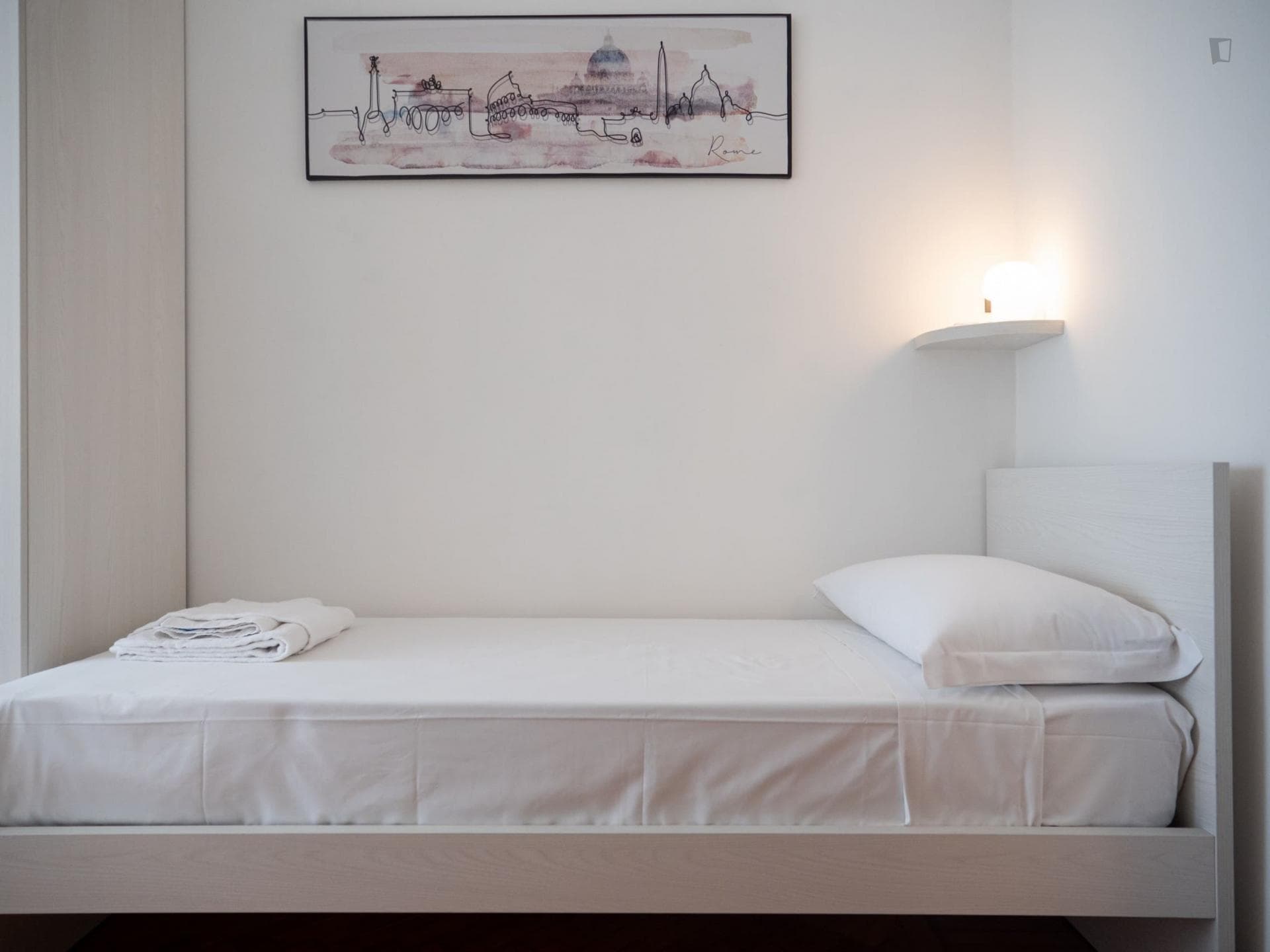 Modern 2-bedroom apartment in Maciachini area photo 1