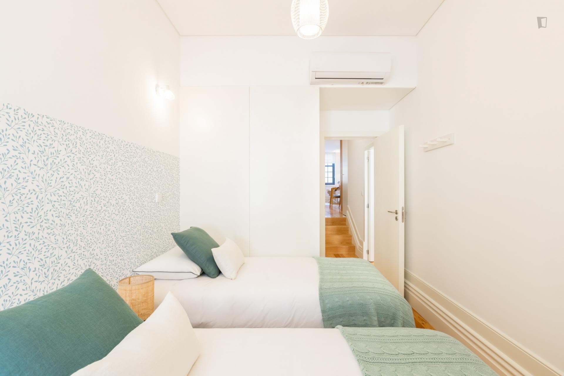 Cool 2-bedroom apartment near 24 de Agosto metro station photo 1