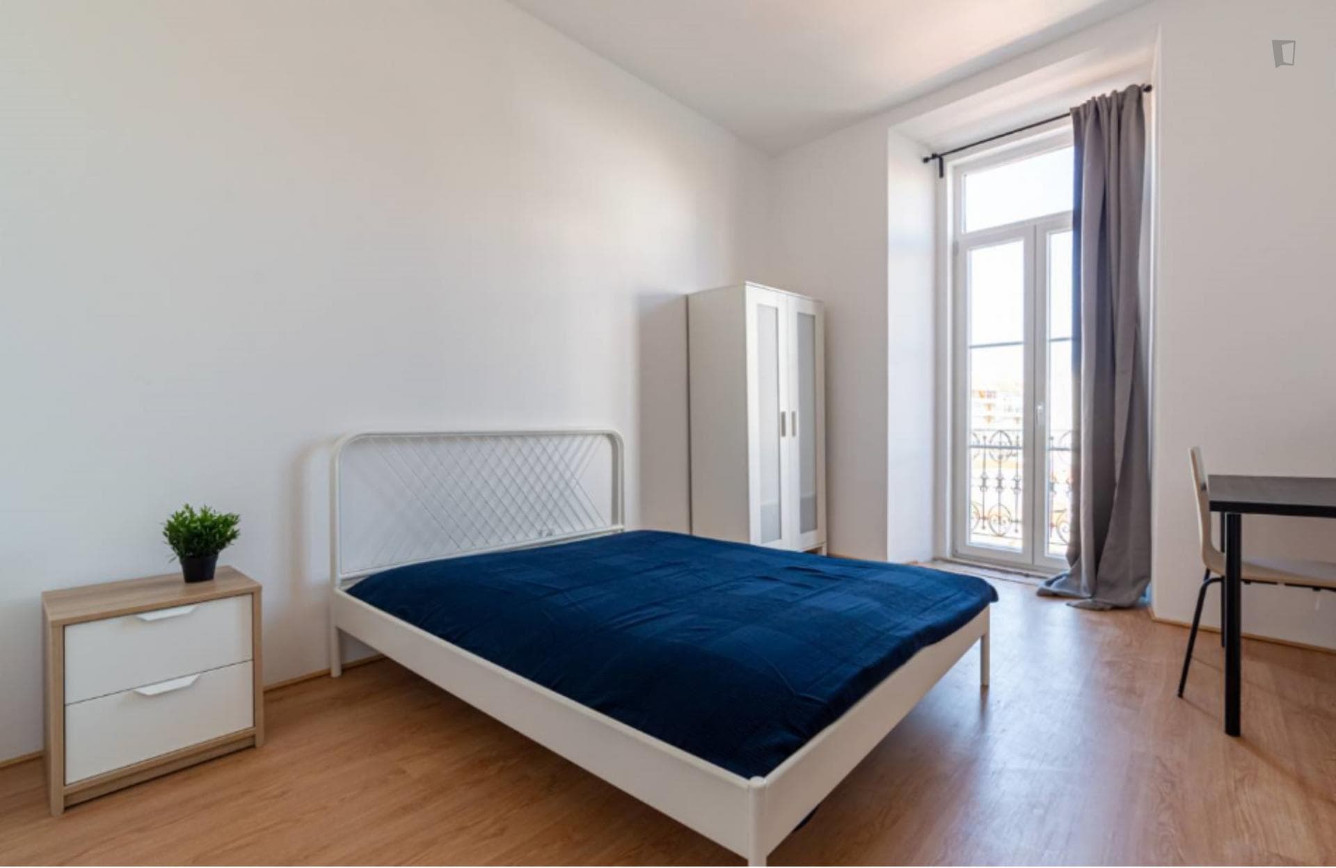 Delightful double bedroom in Benfica photo 1
