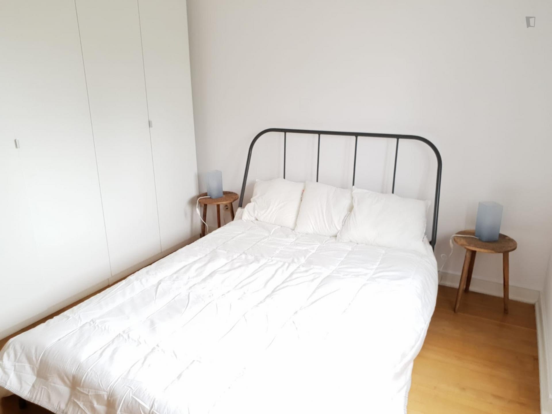 Pleasant double bedroom in classic São Bento photo 1