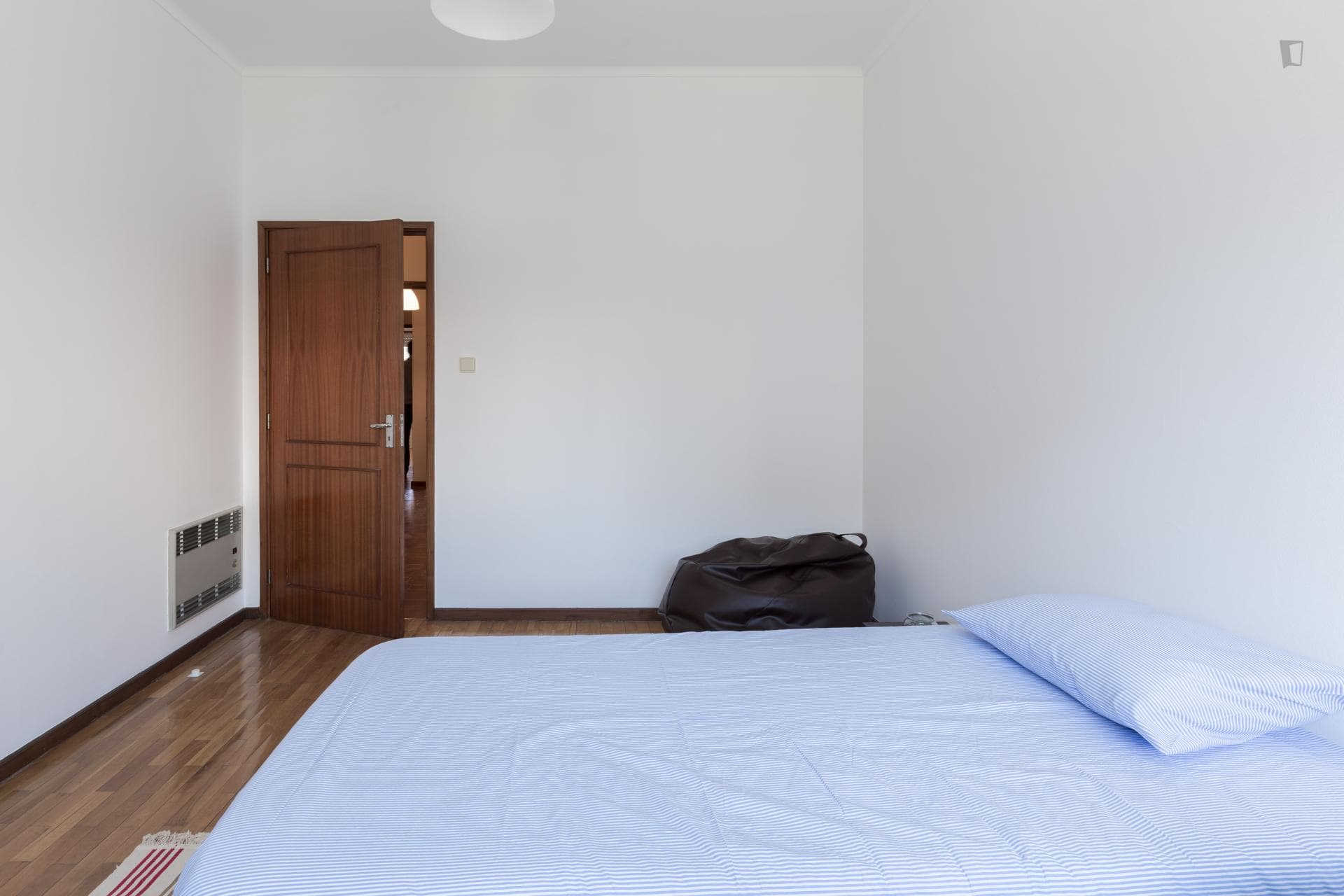 Nice quiet room in Paranhos, near Polo, Combatentes metro, Pingo Doce photo 1