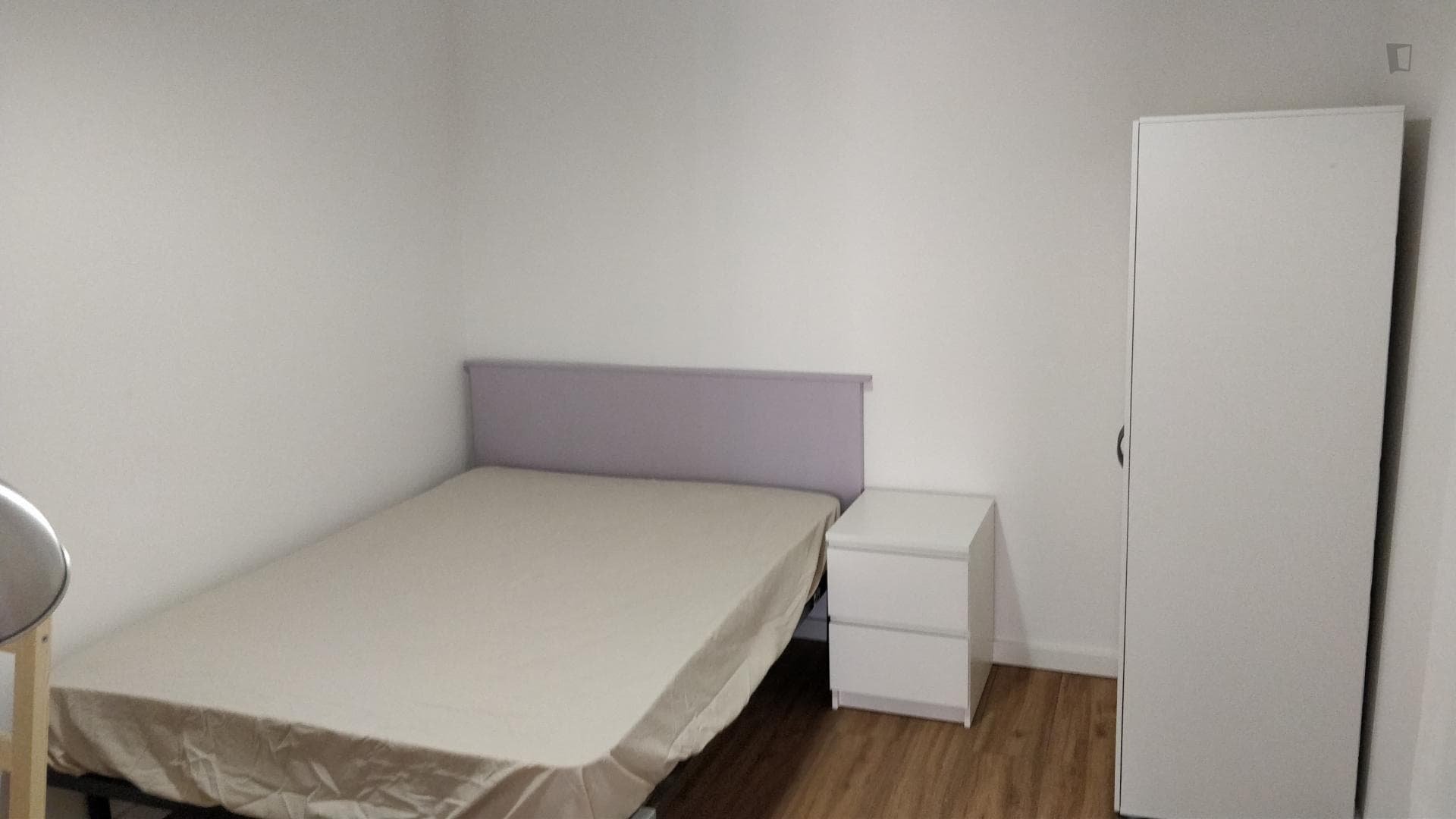 Cosy double bedroom in an 8-bedroom flat, in Santos photo 1