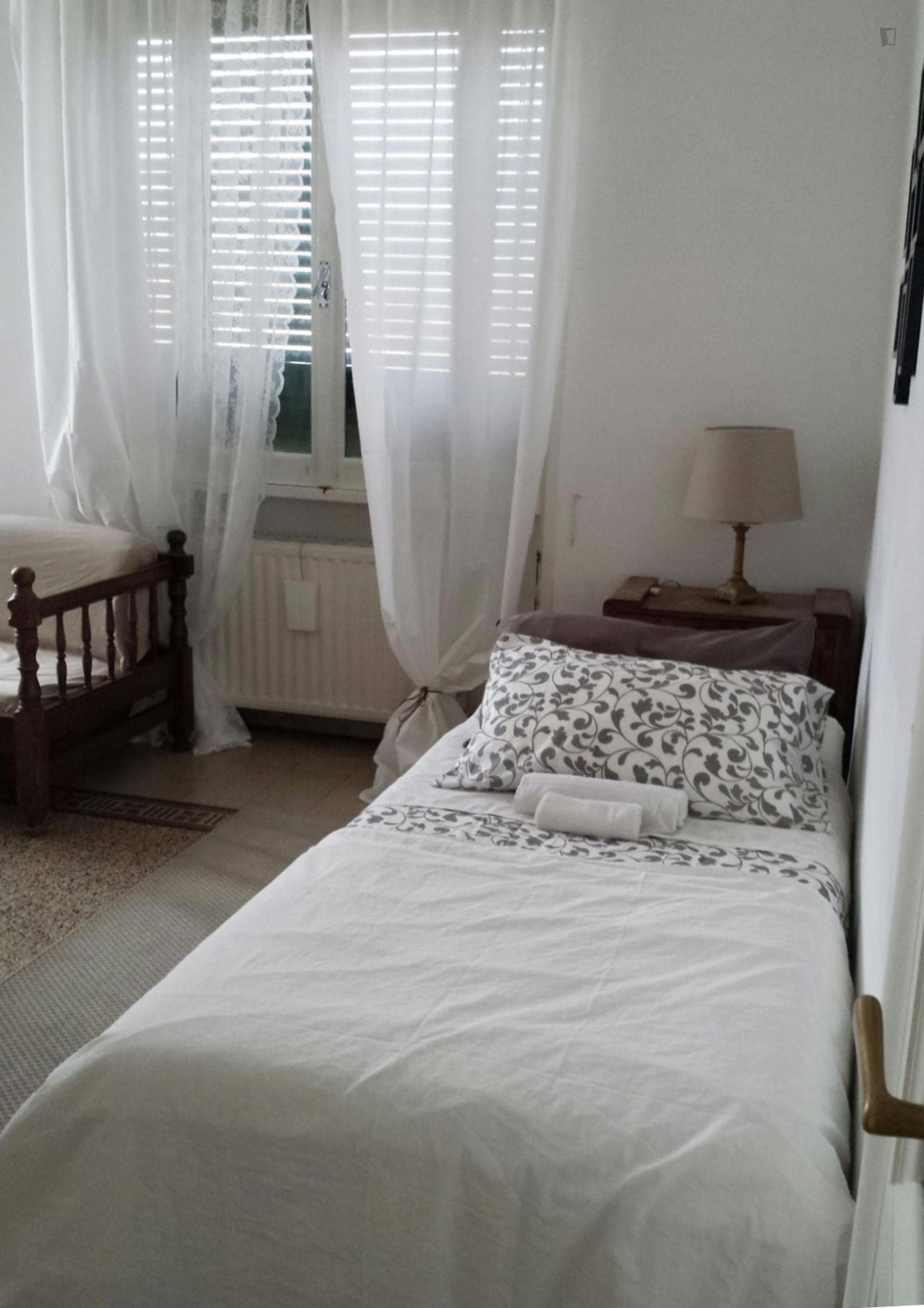Bright twin bedroom close to Sapienza Università di Roma photo 1