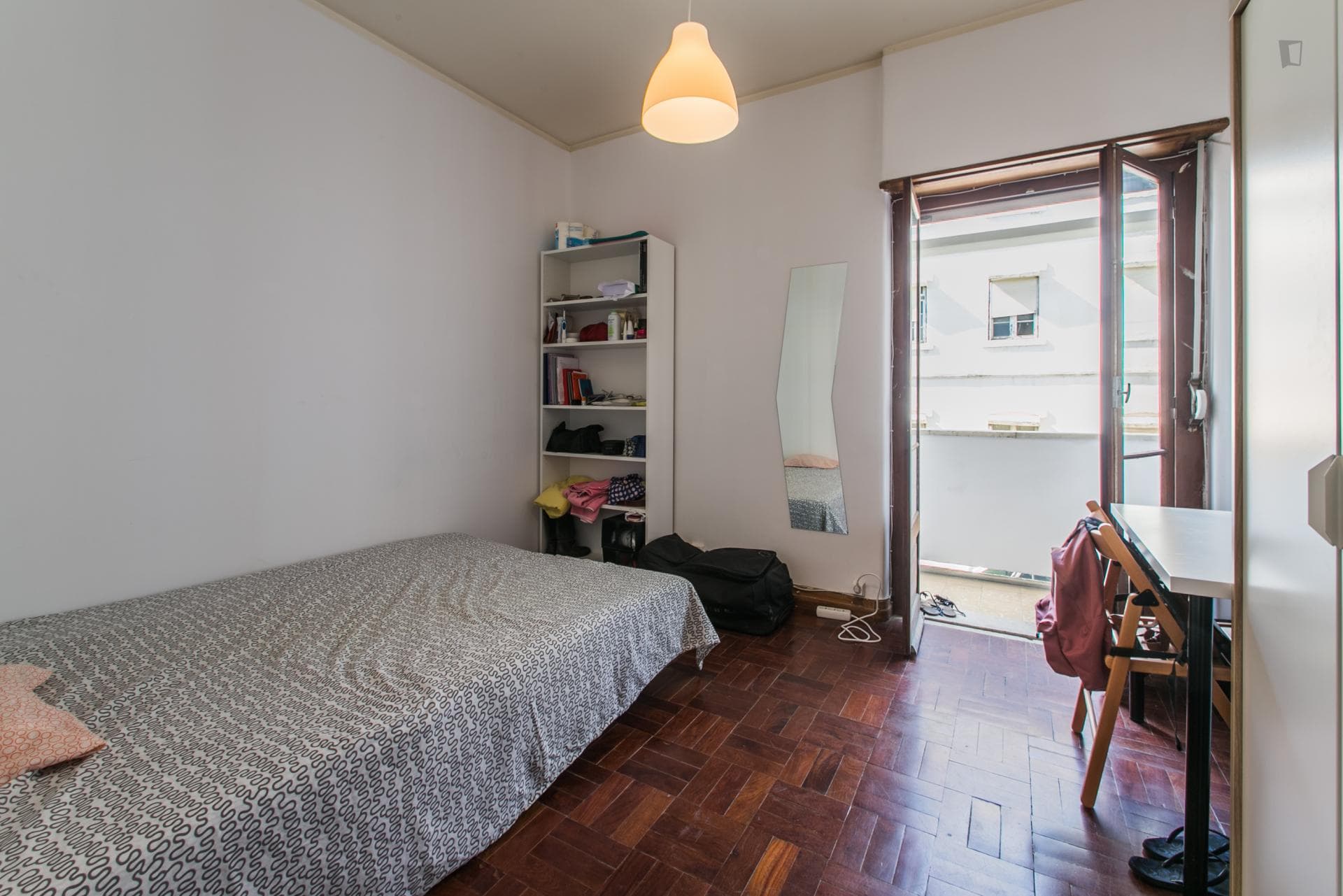Inviting double bedroom near the popular Tapada das Necessidades photo 1
