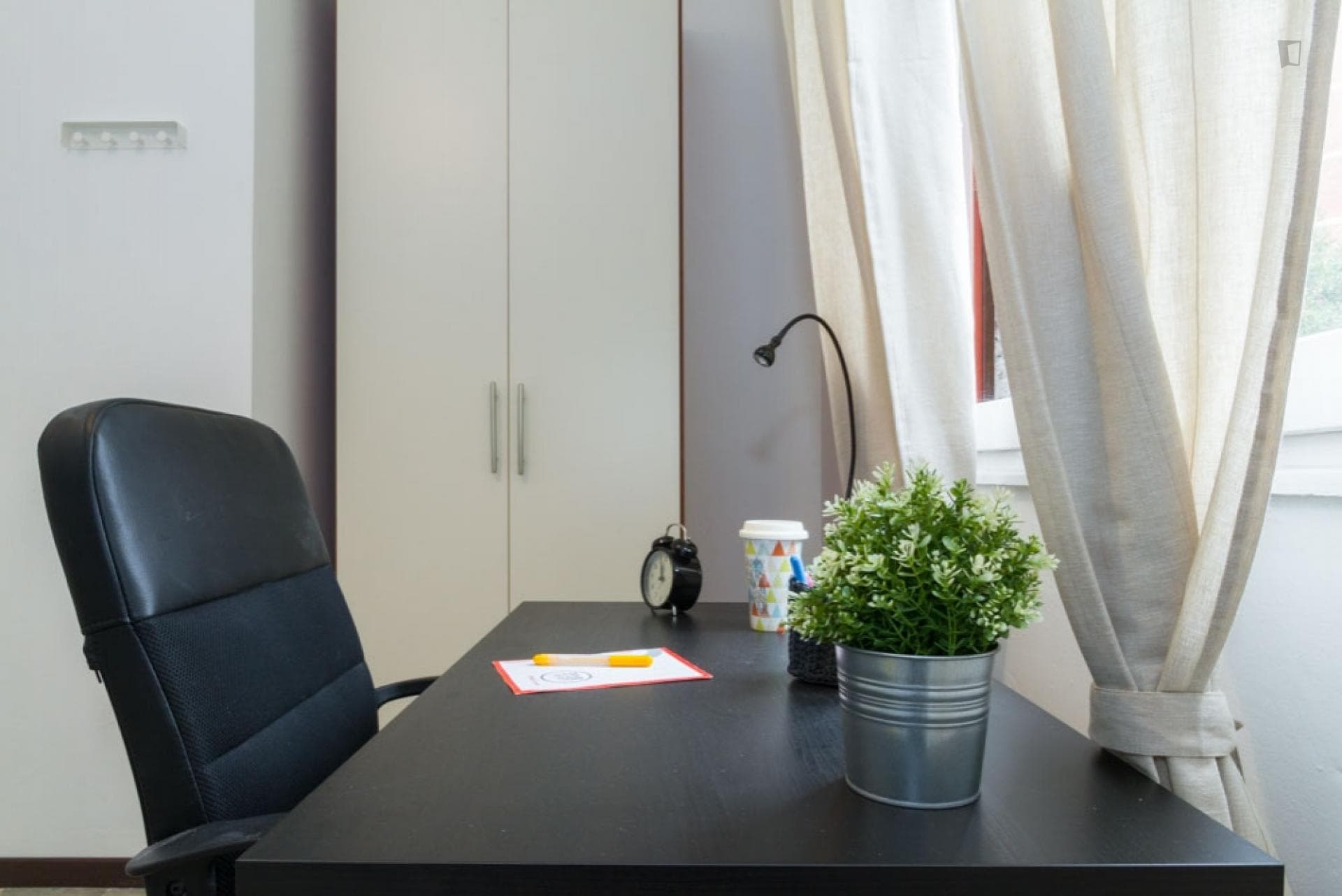 Chic single bedroom in a 3-bedroom apartment near Bande Nere metro station photo 1