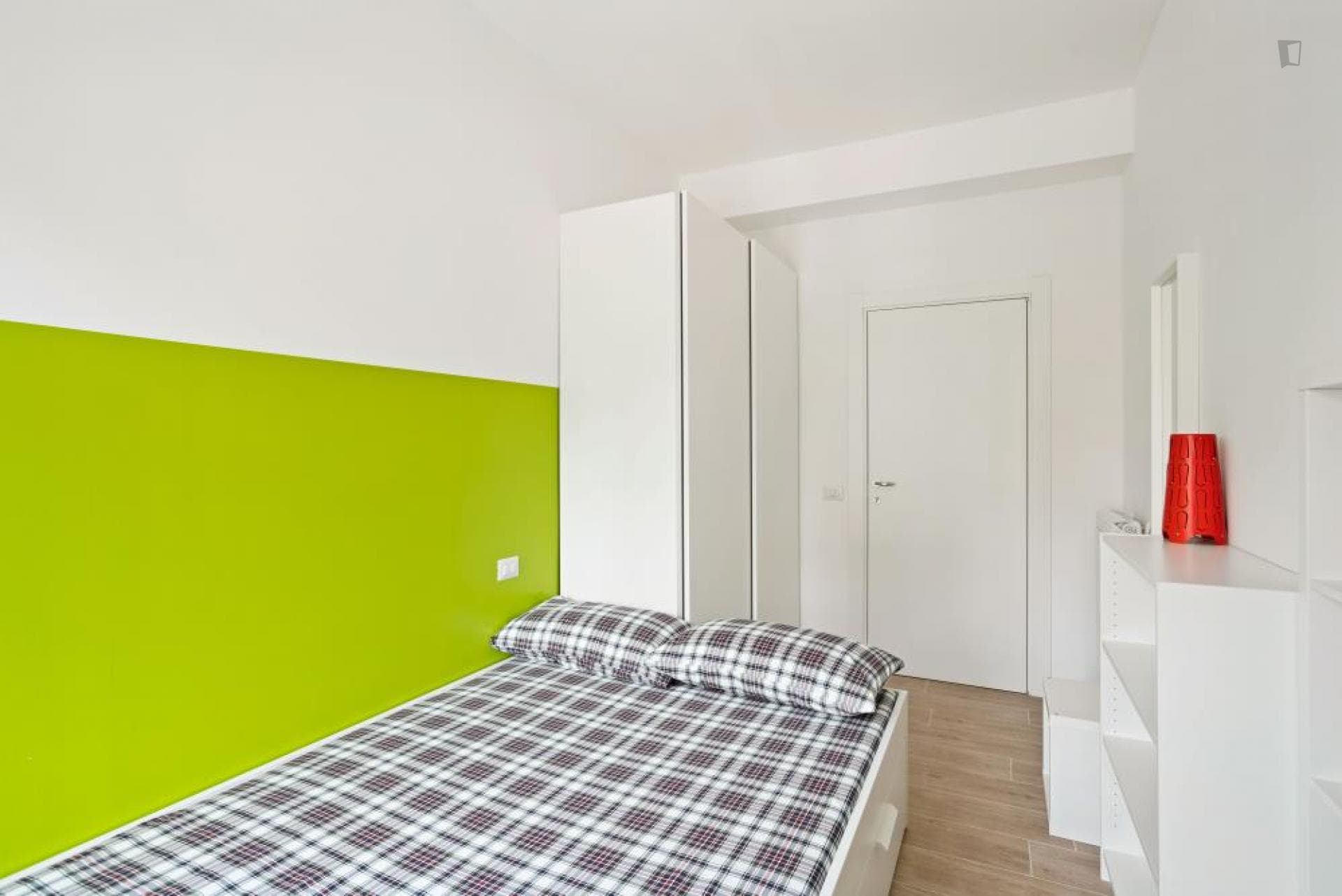 Snug double bedroom near Primaticcio M1 metro station photo 1