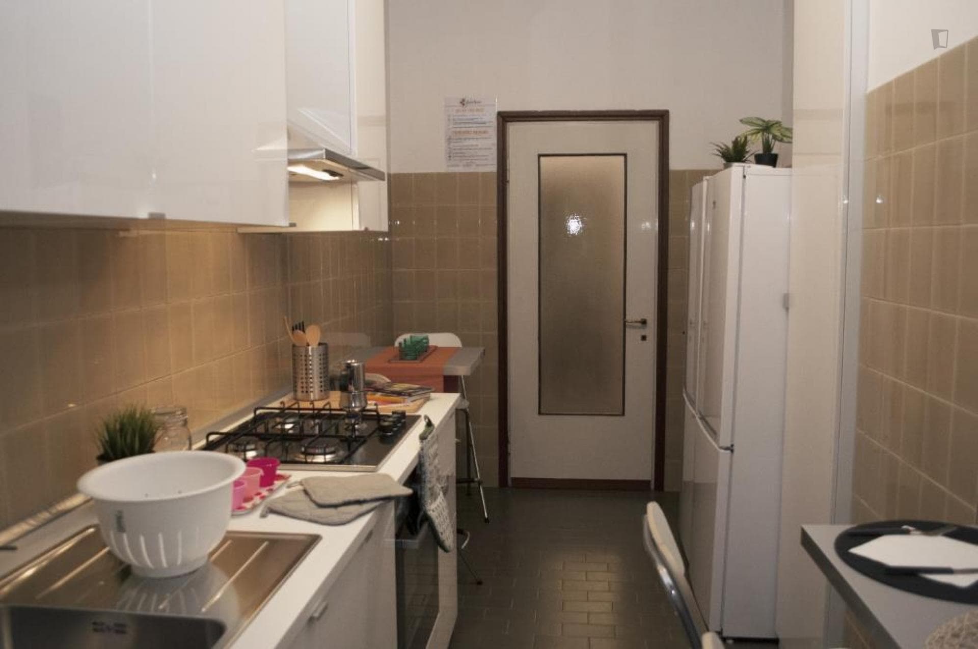 Cool double bedroom in a 5-bedroom apartment near Giardino Fausto e Iaio photo 1