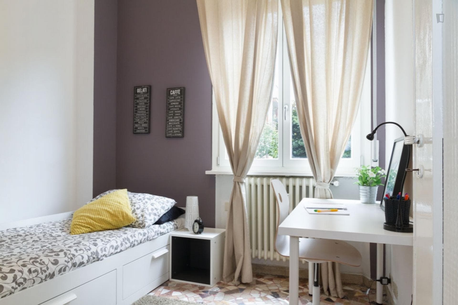 Charming single bedroom in a 5-bedroom apartment near Istria metro station photo 1